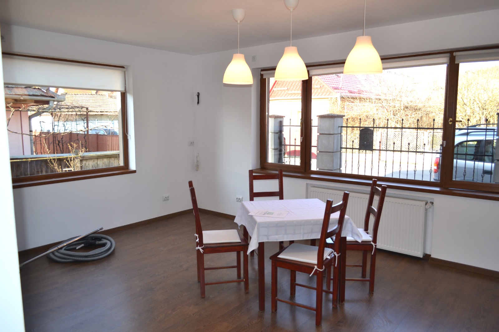Vand casa 3 camere zona Mureseni, str. Toamnei
