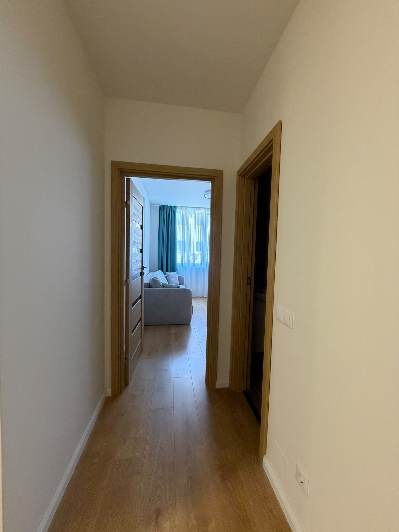Apartament 3 camere, 2 bai, balcon, etaj intermediar, parcare — fotografia 11
