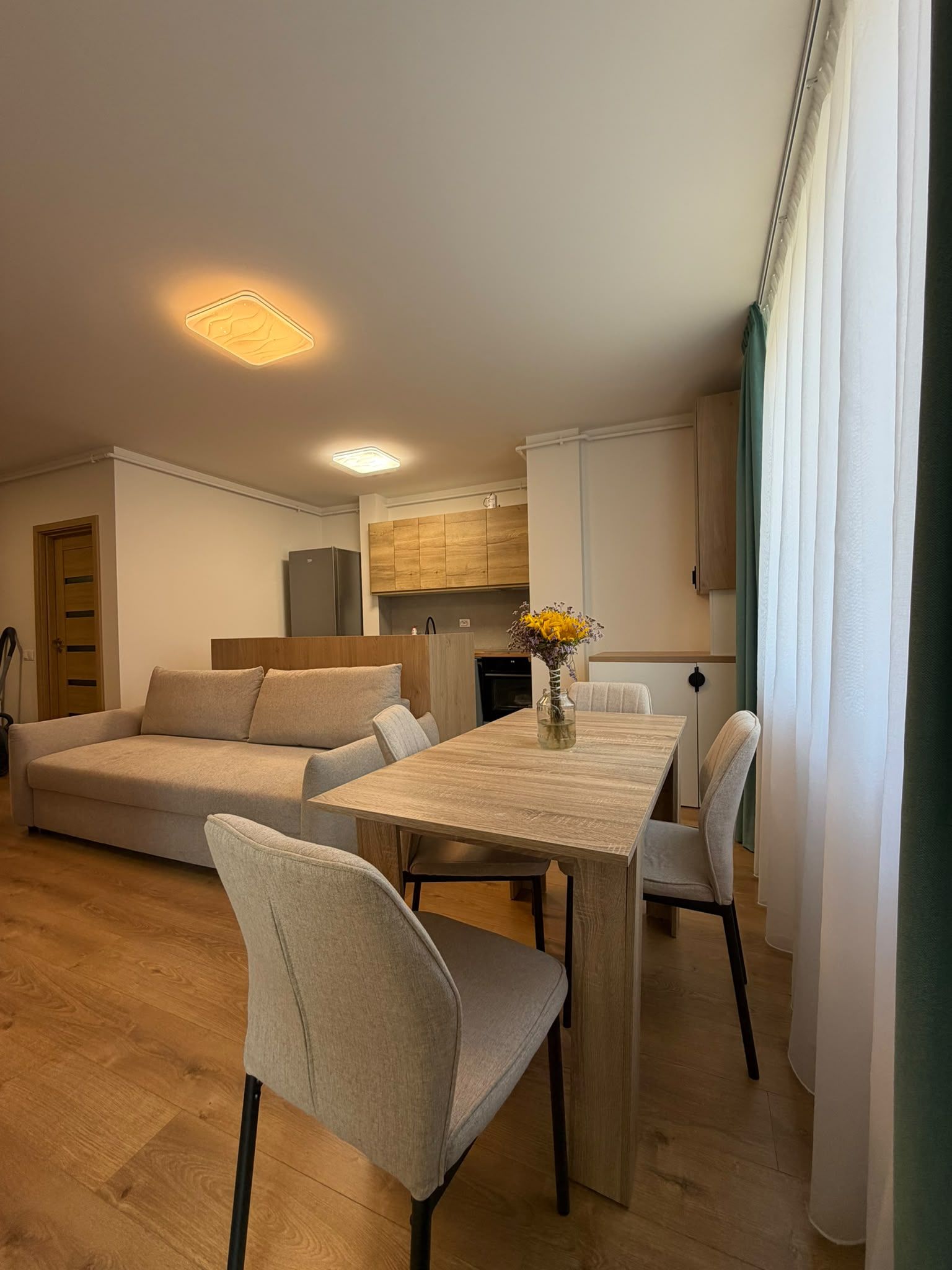 Apartament 3 camere, 2 bai, balcon, etaj intermediar, parcare — fotografia 12