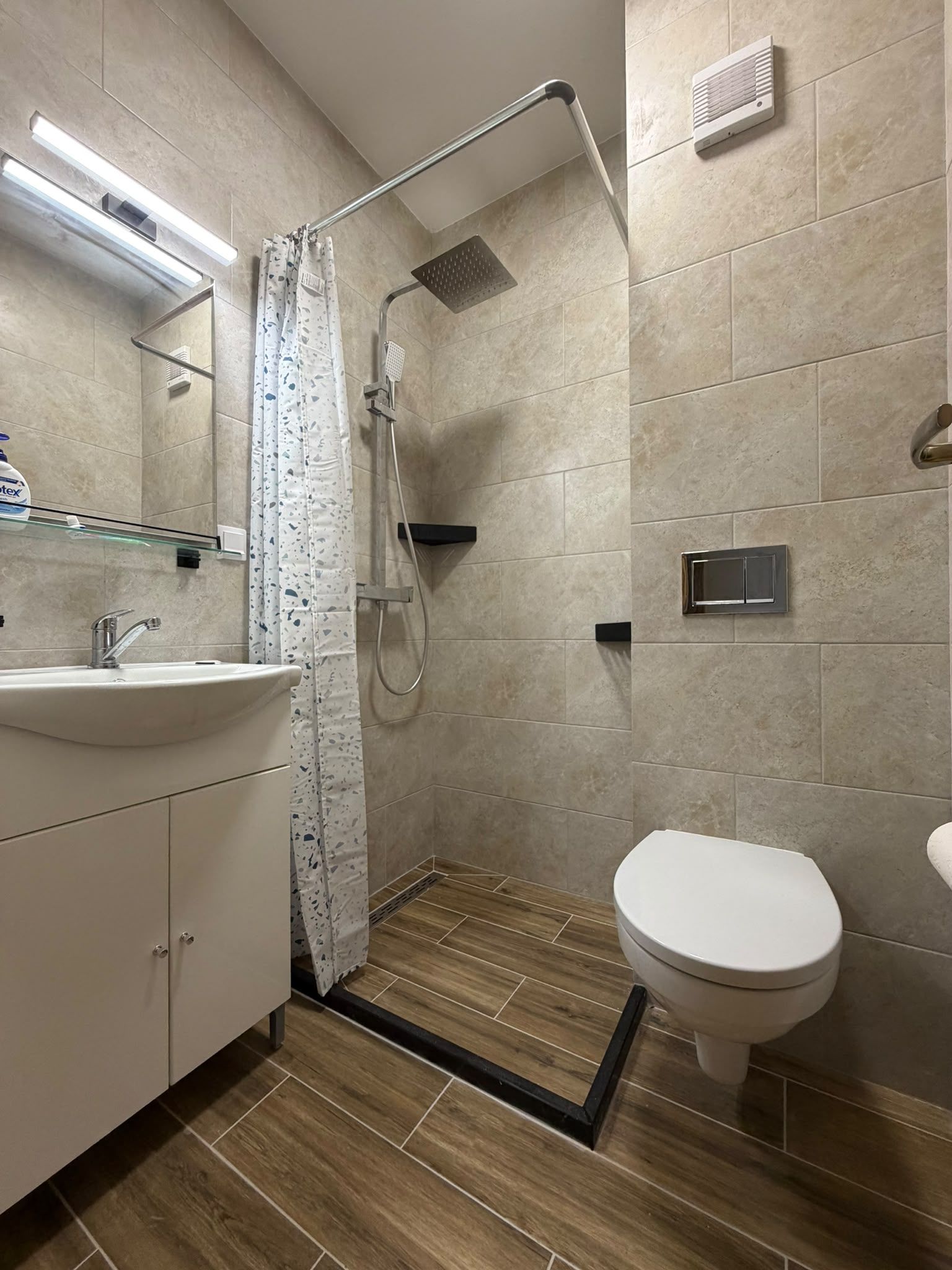 Apartament 3 camere, 2 bai, balcon, etaj intermediar, parcare — fotografia 15