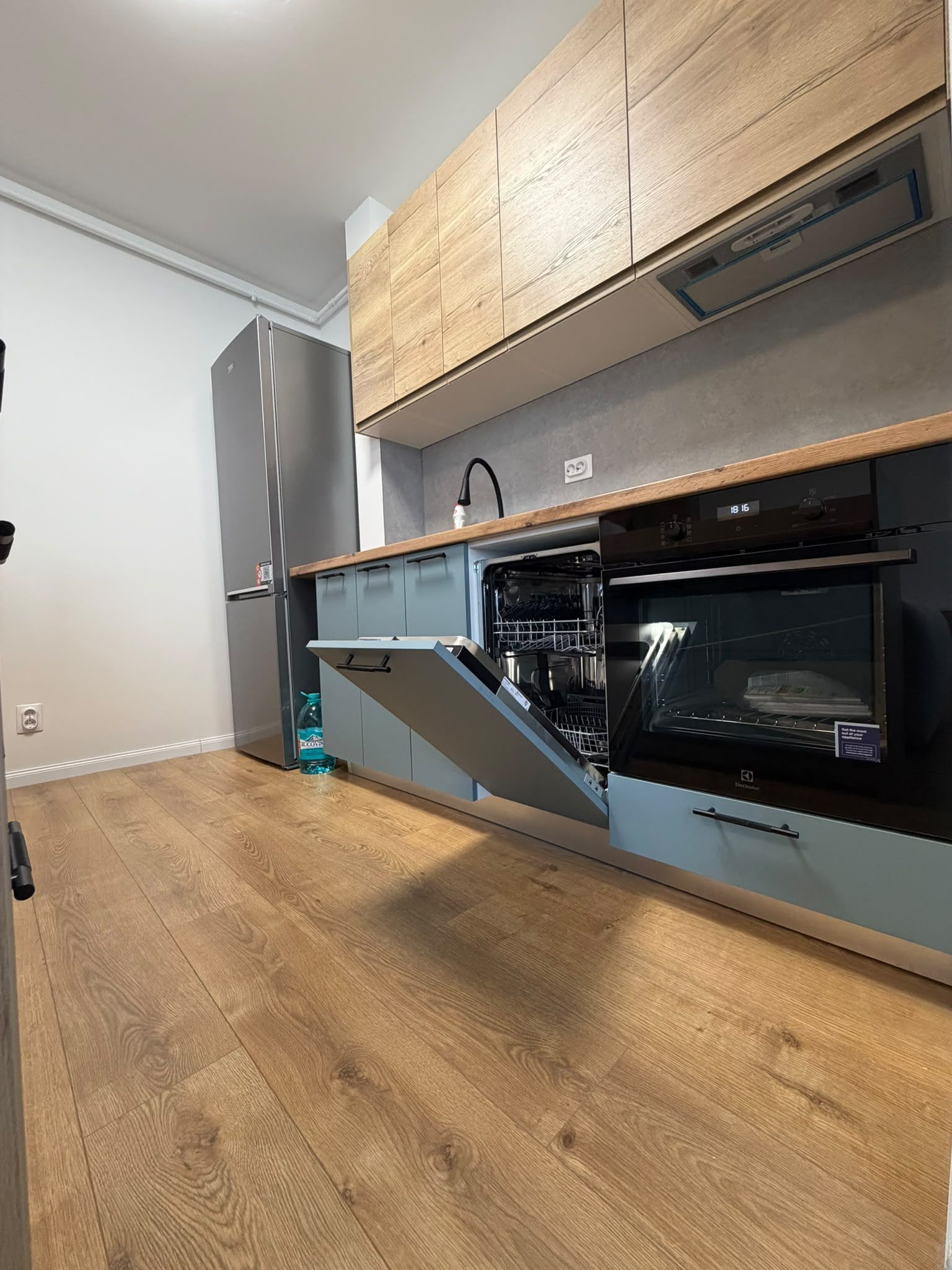 Apartament 3 camere, 2 bai, balcon, etaj intermediar, parcare — fotografia 7