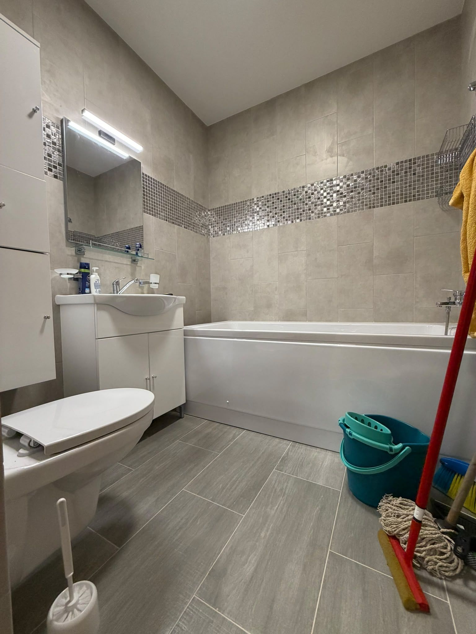 Apartament 3 camere, 2 bai, balcon, etaj intermediar, parcare — fotografia 9