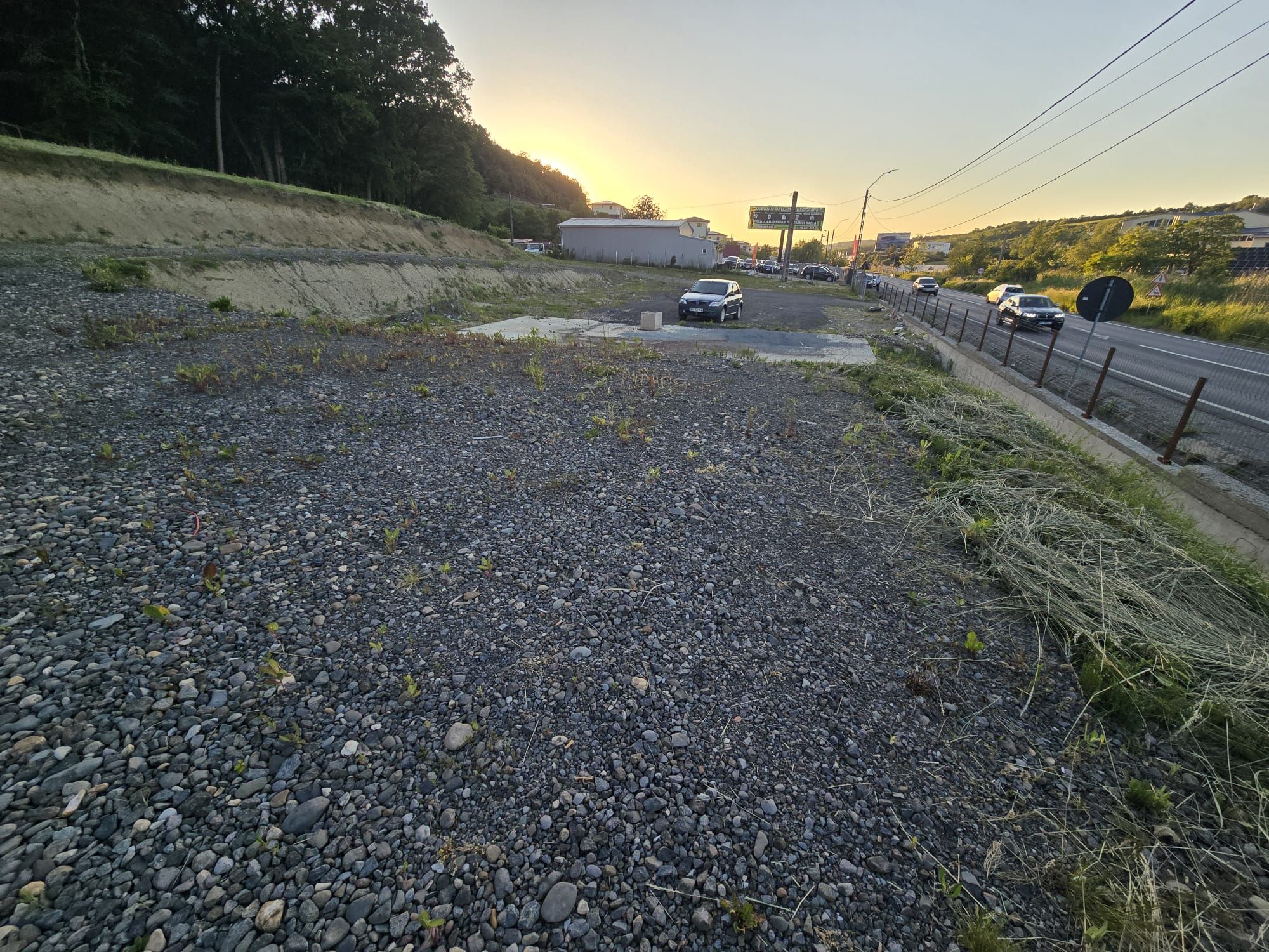Teren 2500 mp cu deschidere de 65 m la E 60
