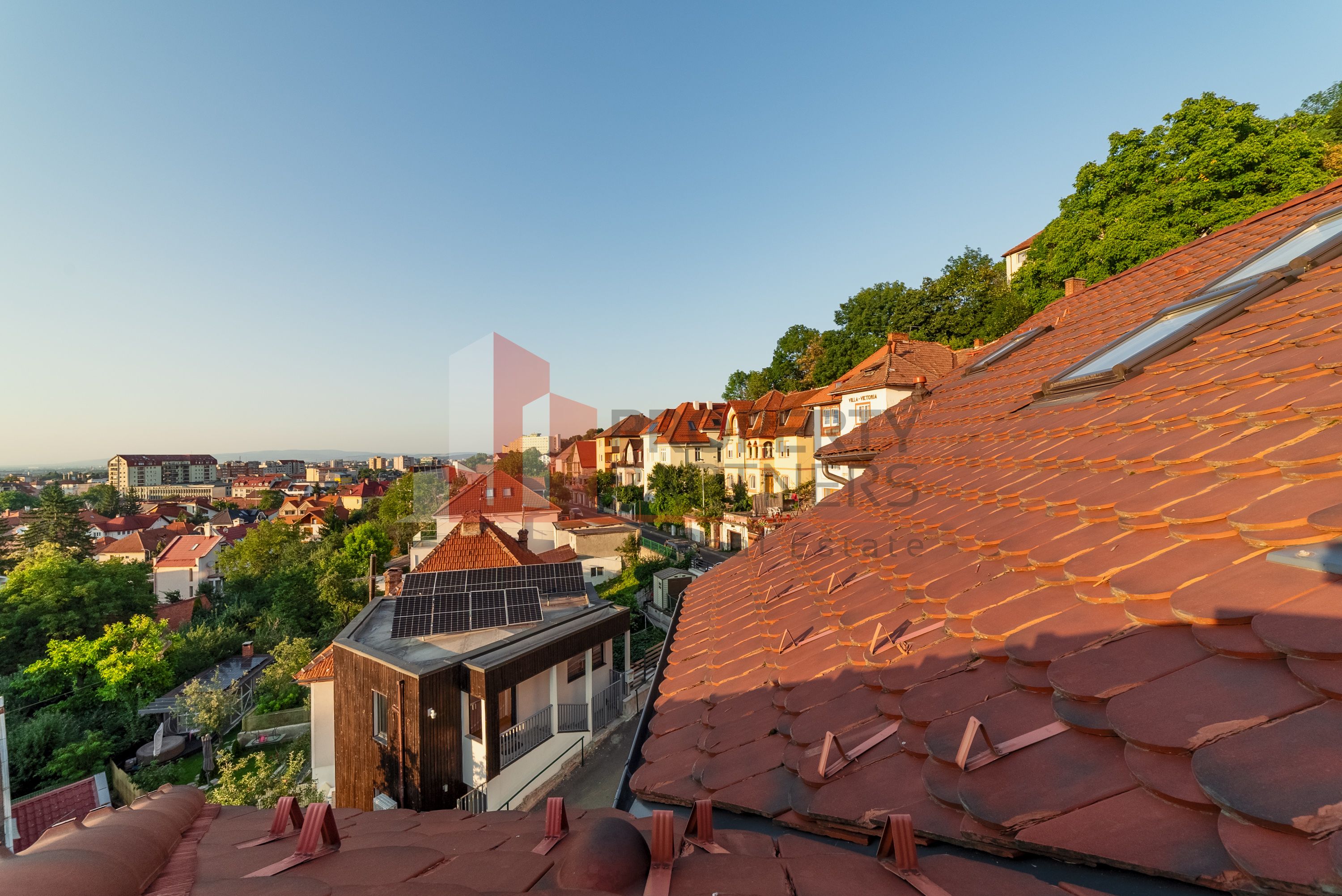 Apartament Duplex Elegant cu Terasă Panoramică – Dealul Cetății, Brașov — fotografia 3