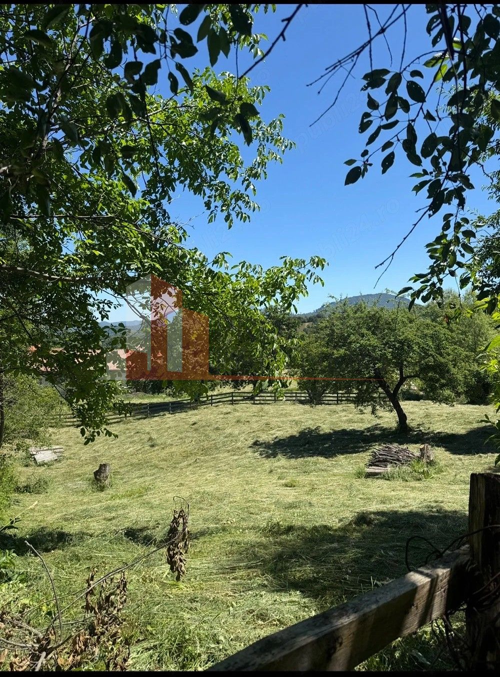 Teren intravilan 1.000 mp în Bran–Sohodol, vedere la munți Bucegi — fotografia 2