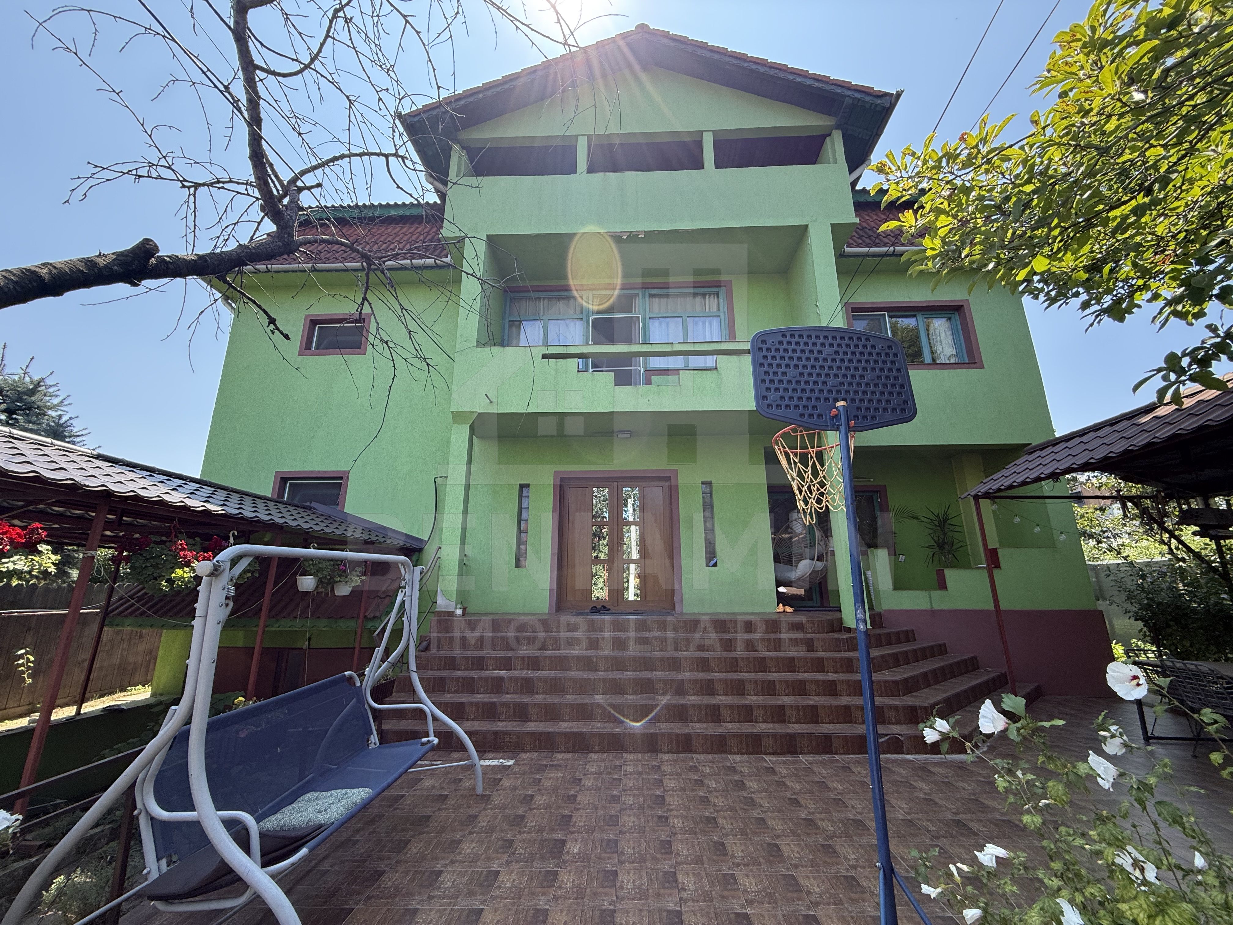 Casa Spatioasa D+P+1+M – 615mp - Teren 1000mp - Rovine