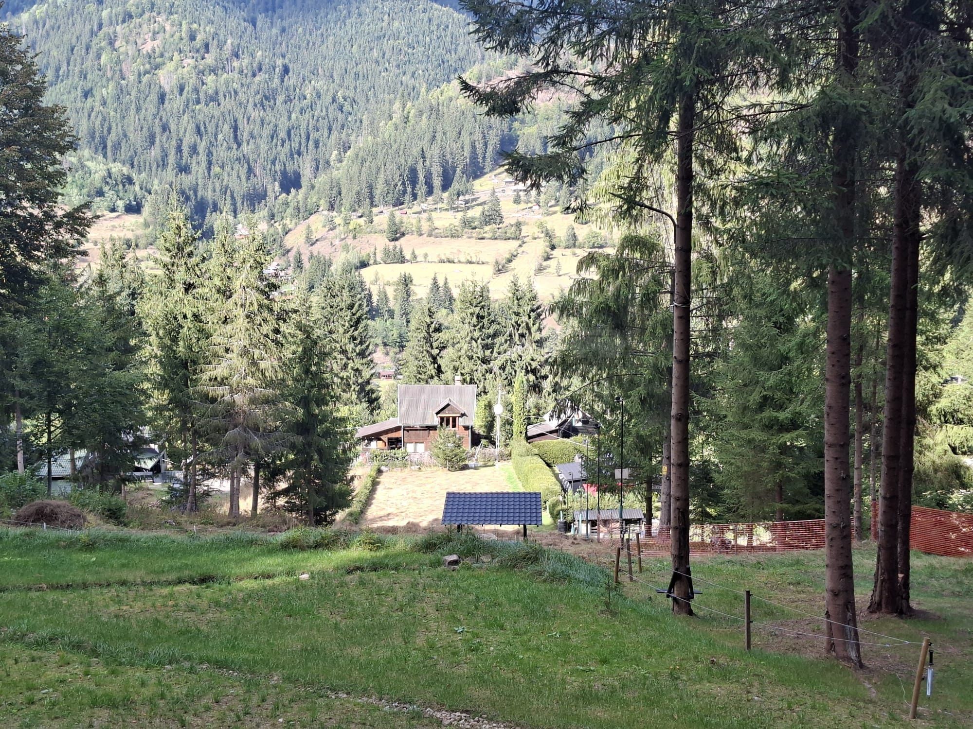 Teren intravilan la munte — fotografia 4