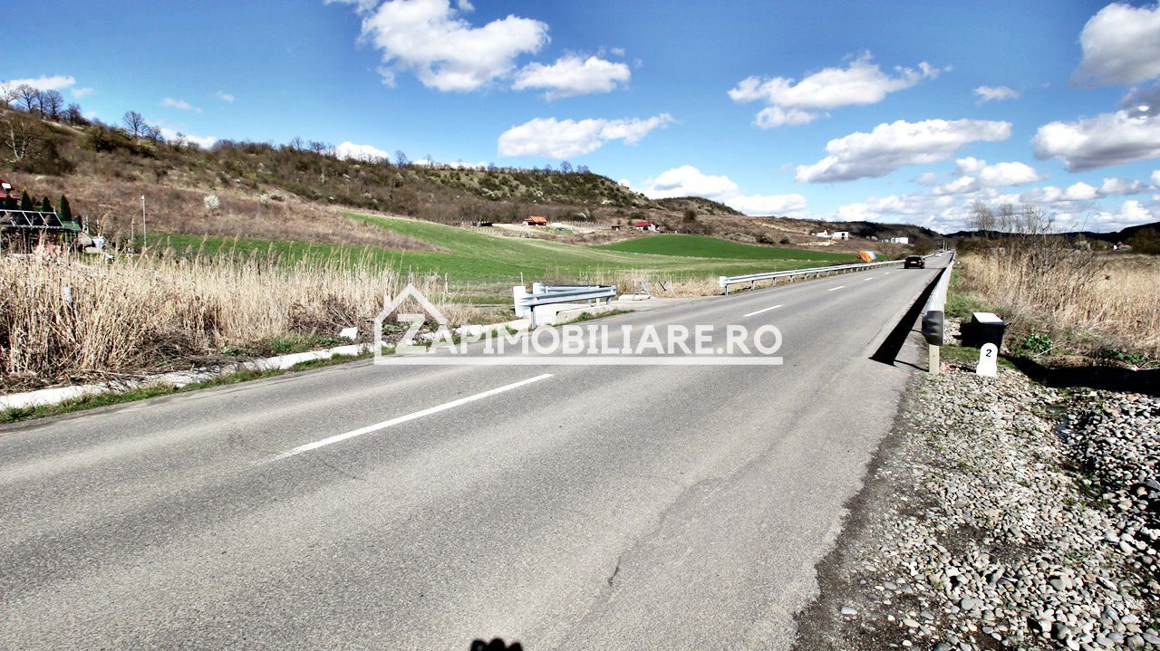 Parcele de  603 mp.teren intravilan, drum de 9 m.Livezeni