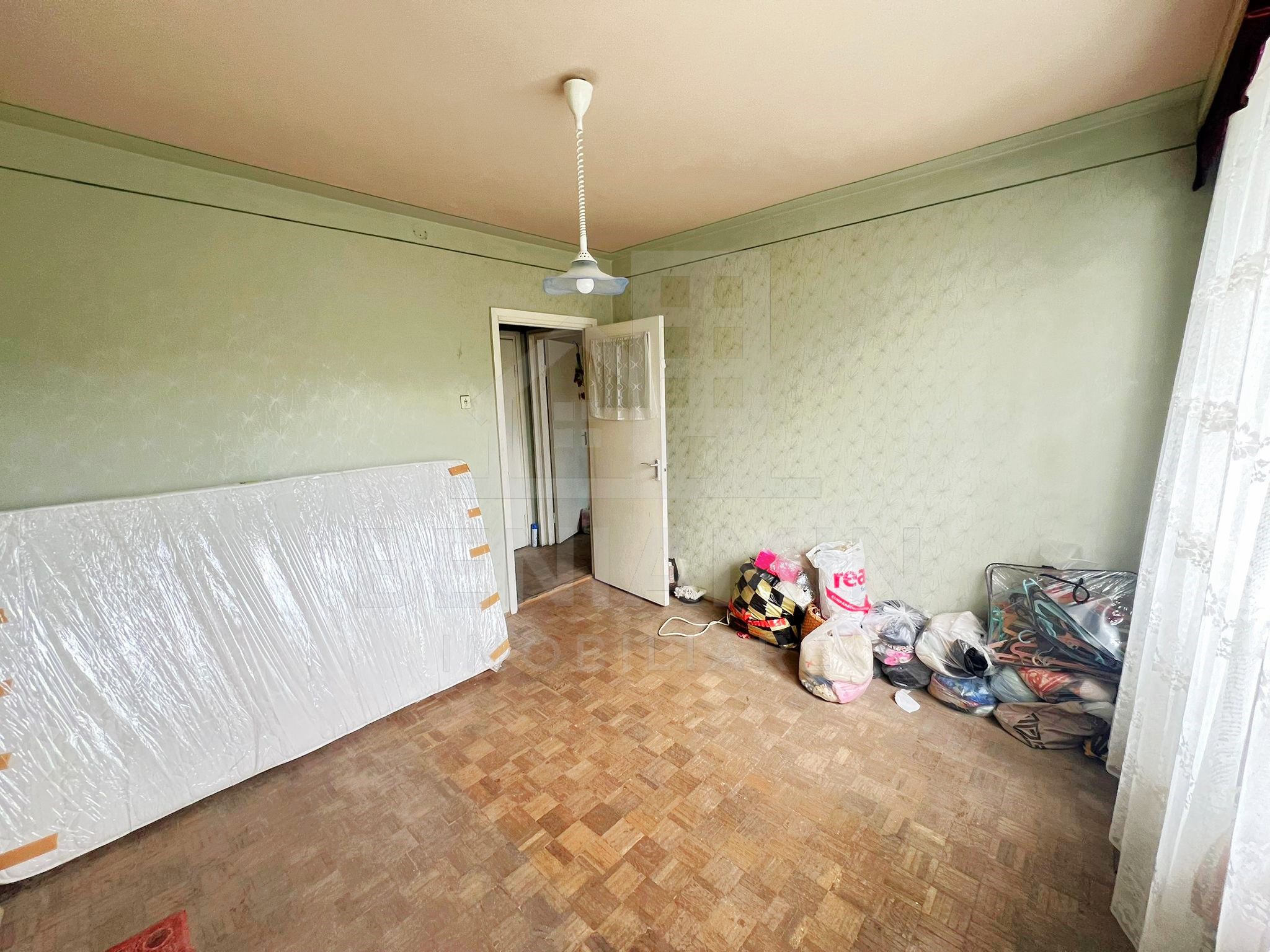 Apartament-2 Camere-48mp-CT- Etajul 2-Izolat-Bulevardul Saturn-Brasov