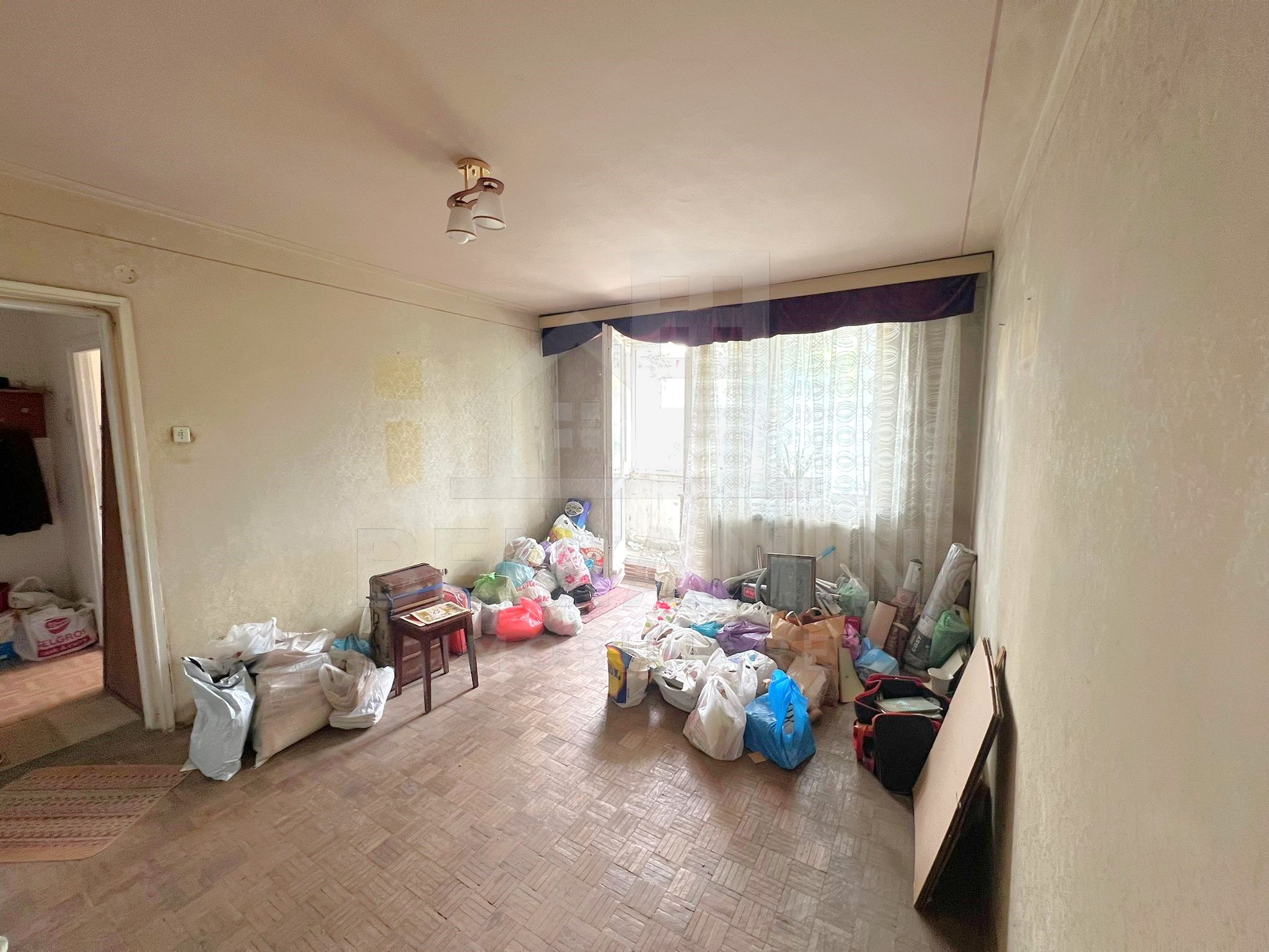Apartament-2 Camere-48mp-CT- Etajul 2-Izolat-Bulevardul Saturn-Brasov — fotografia 3