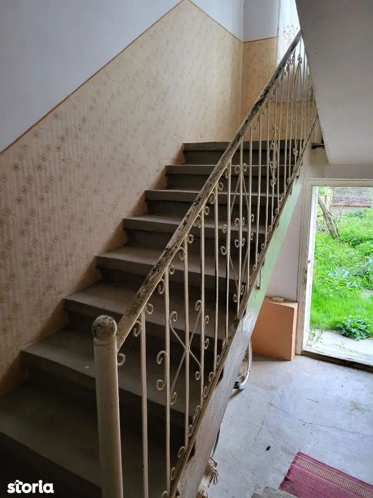Ag EUROPA vinde casa cu etaj cu teren aferent de 10 ari în Lazuri. — fotografia 2