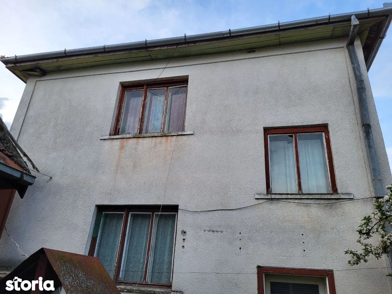 Ag EUROPA vinde casa cu etaj cu teren aferent de 10 ari în Lazuri. — fotografia 4