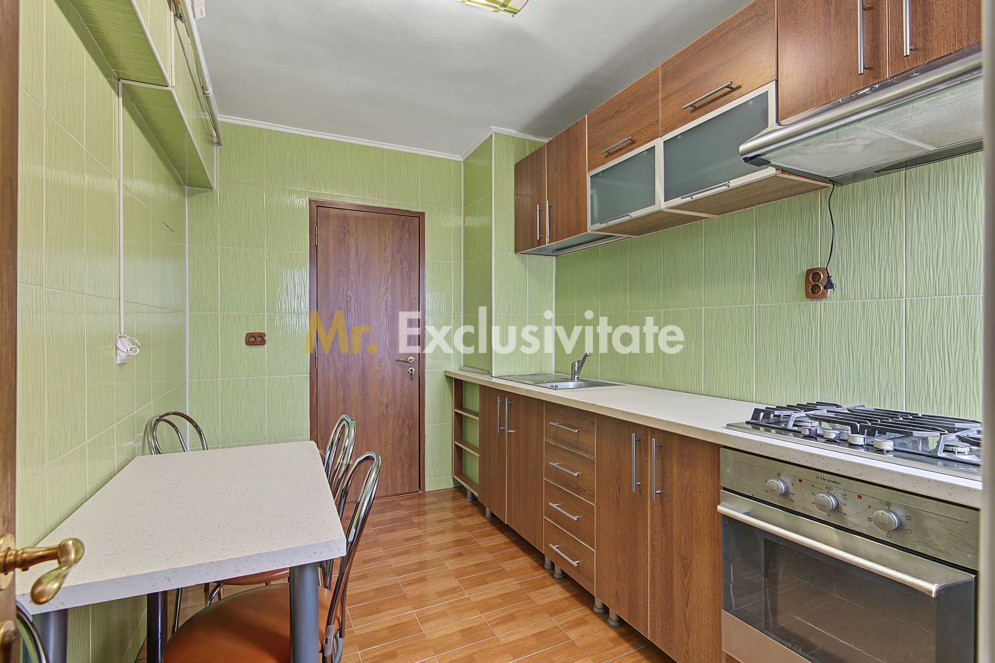 Apartament cu 3 camere decomandat etaj intermediar — fotografia 4
