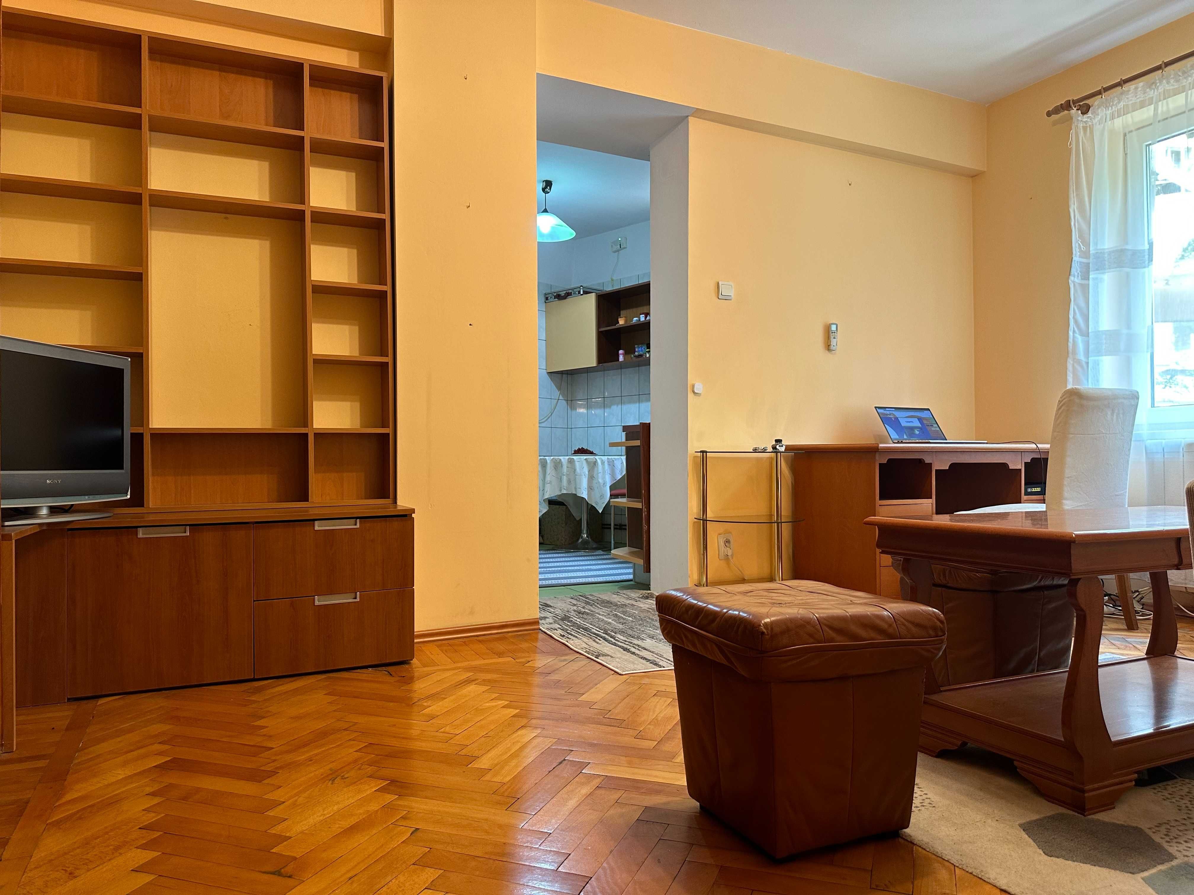 Apartament 2 camere, ultracentral, București, Piața Romană, Nr. 9 — fotografia 2