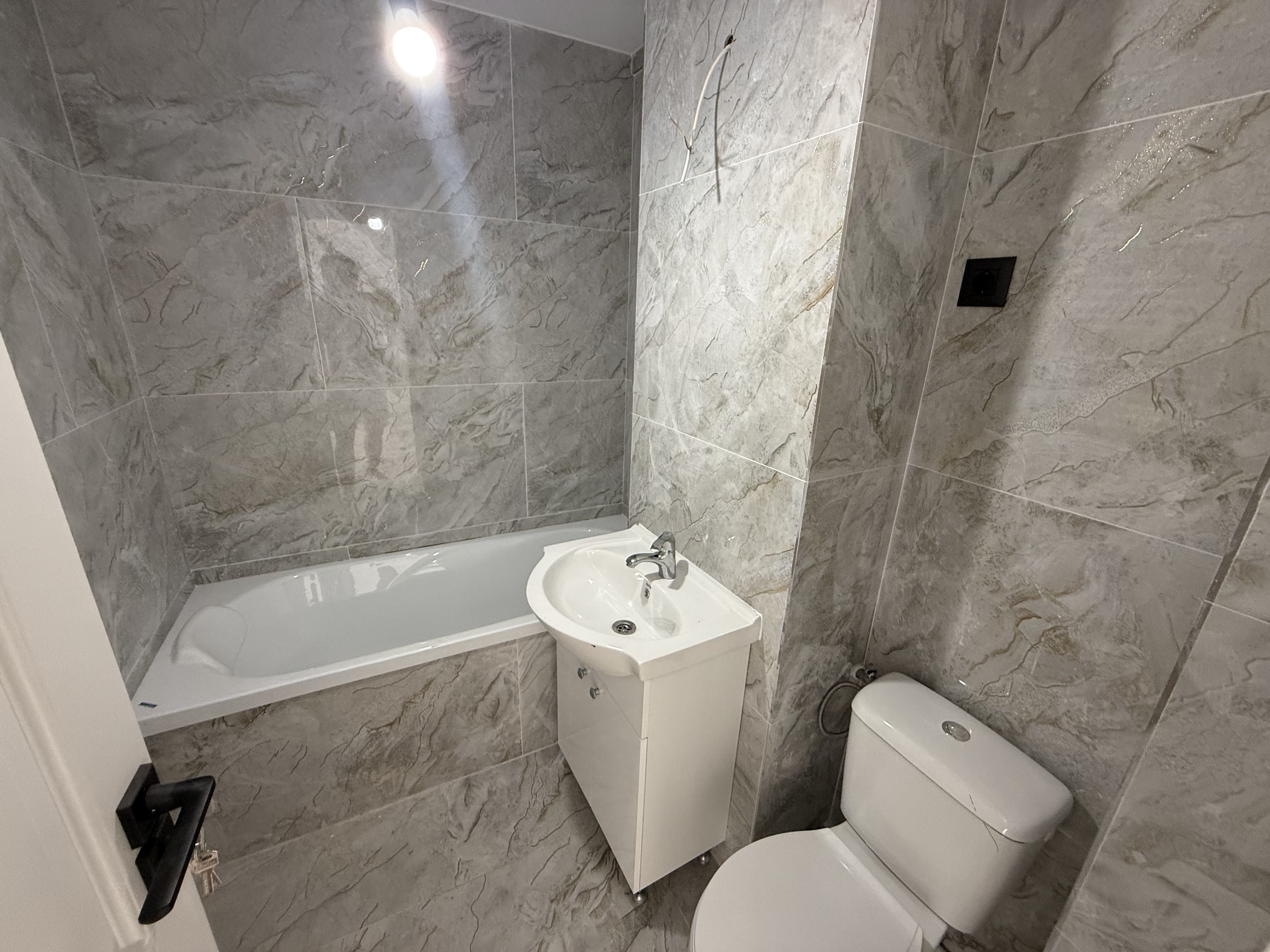 Apartament 3 camere renovat ca la carte zona OMV Campina — fotografia 11