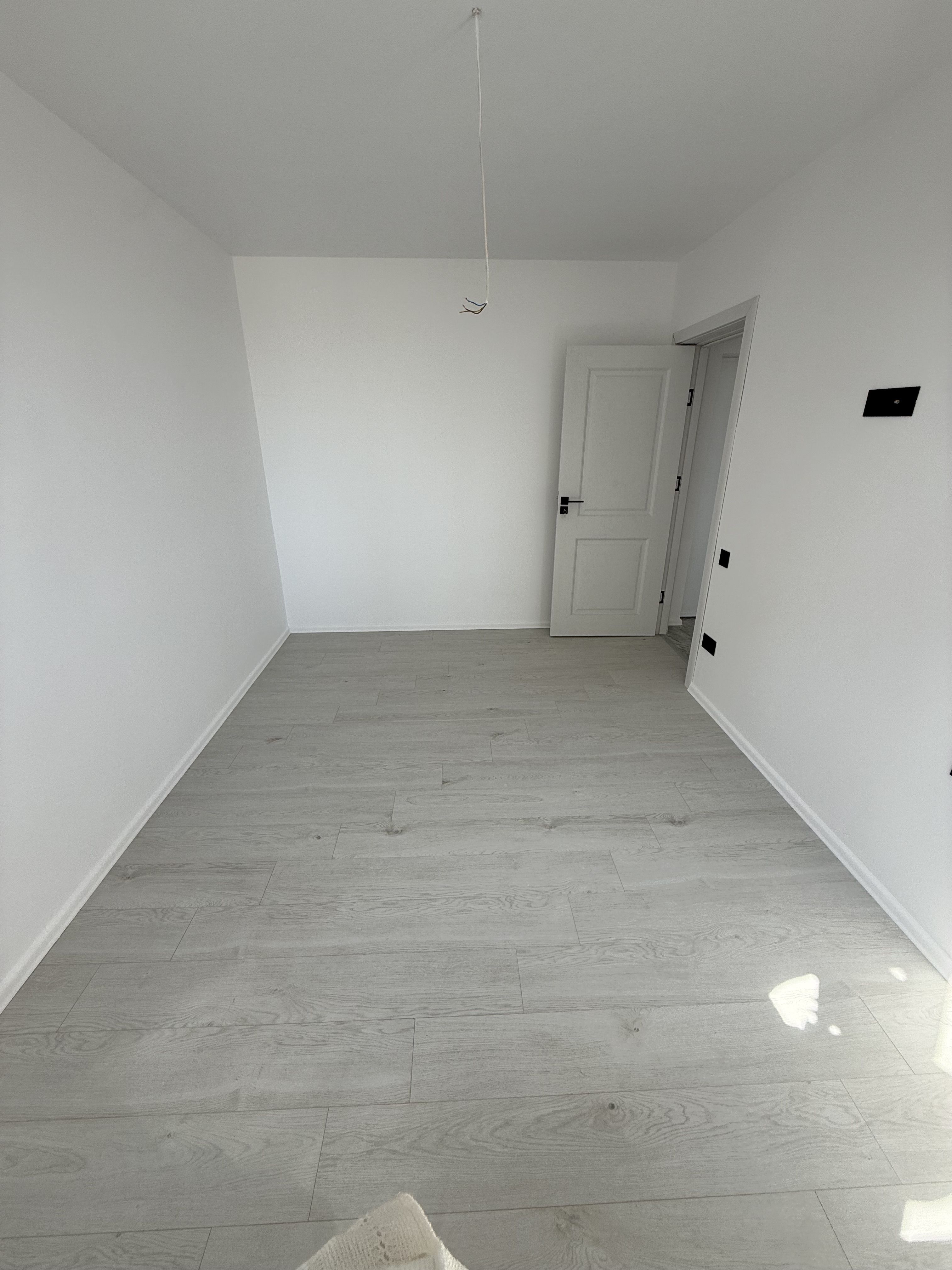 Apartament 3 camere renovat ca la carte zona OMV Campina — fotografia 13