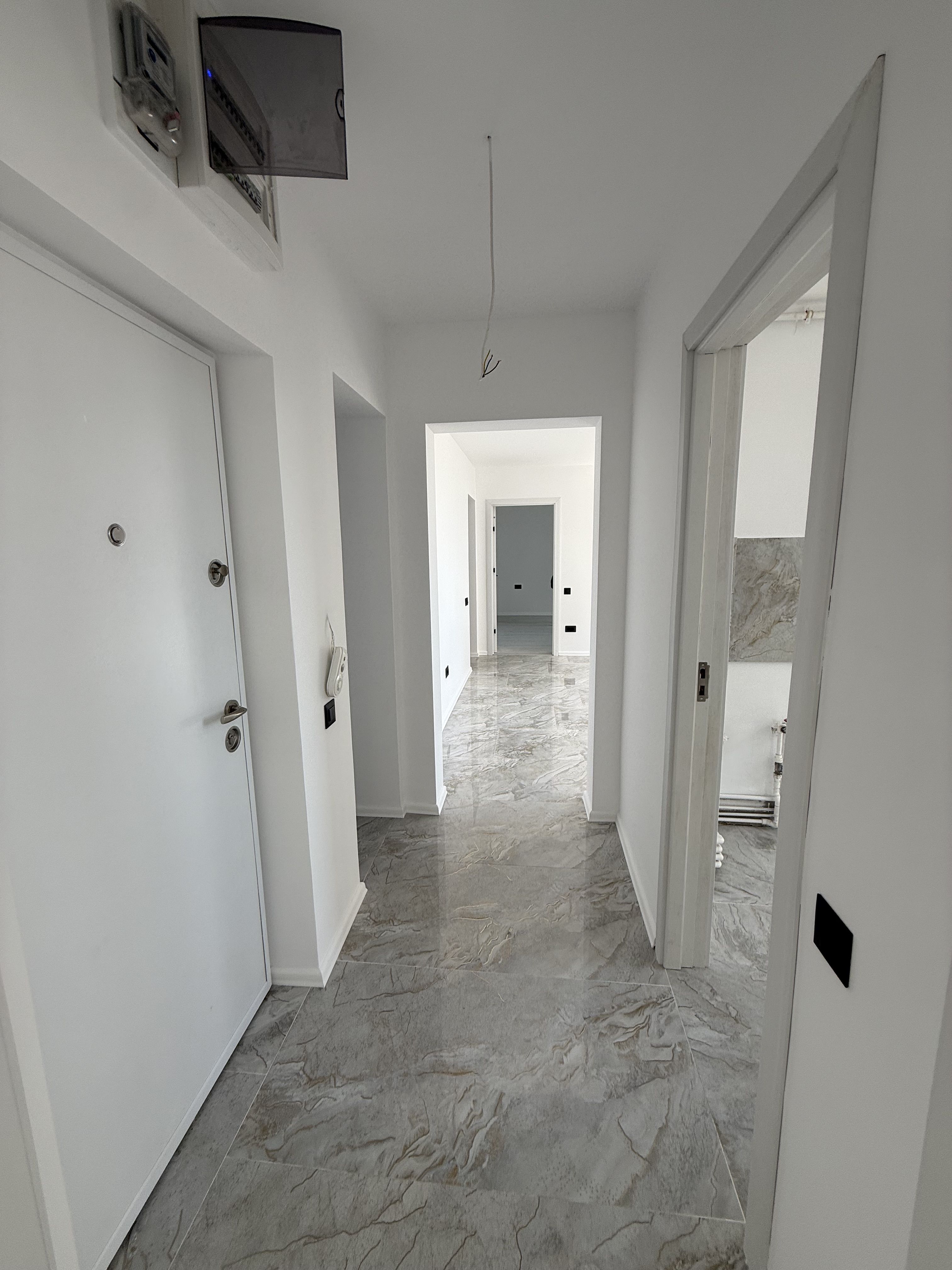 Apartament 3 camere renovat ca la carte zona OMV Campina — fotografia 14