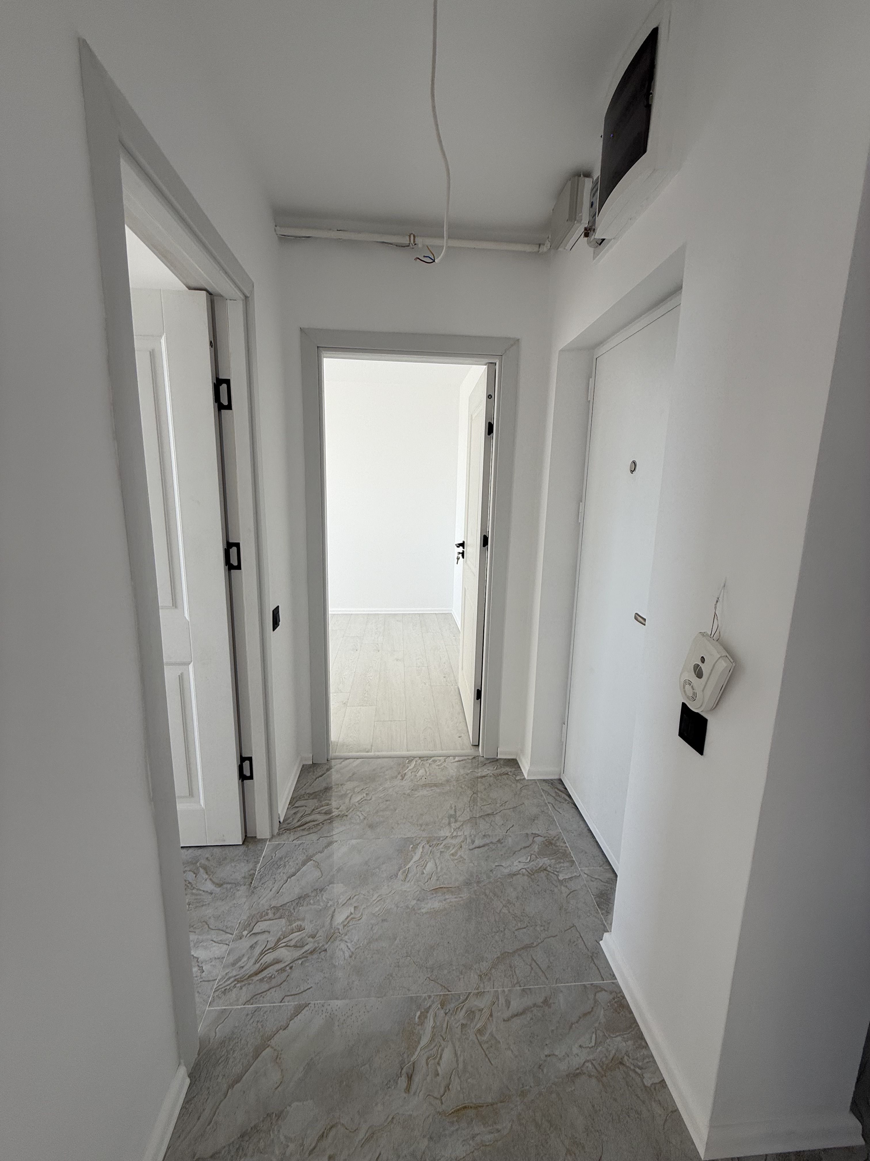 Apartament 3 camere renovat ca la carte zona OMV Campina — fotografia 15