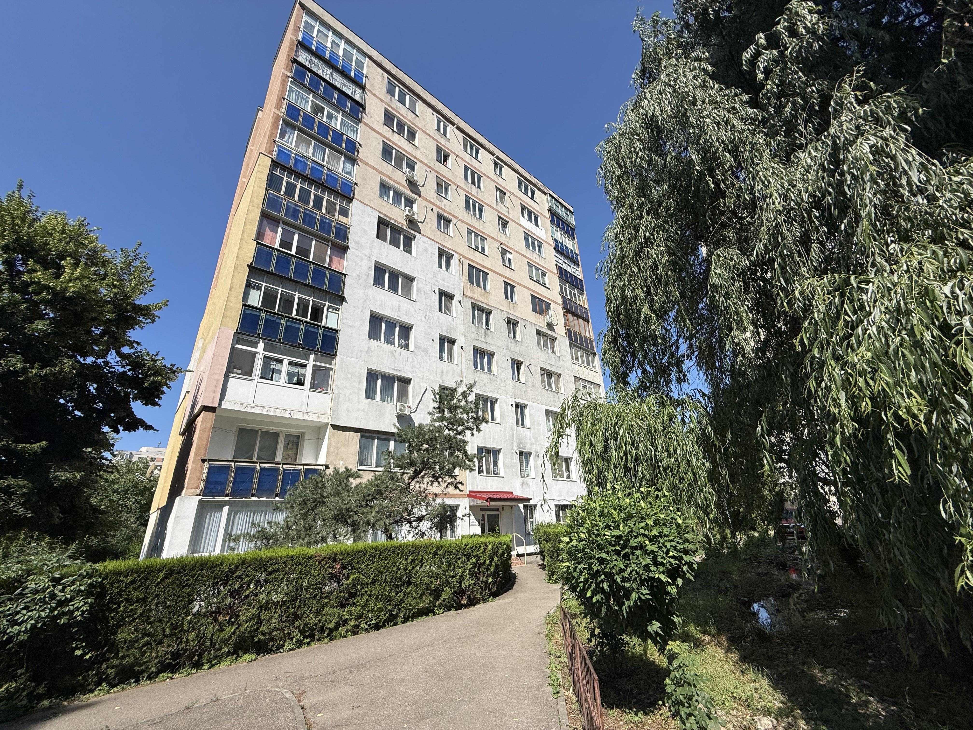 Apartament 3 camere renovat ca la carte zona OMV Campina — fotografia 19