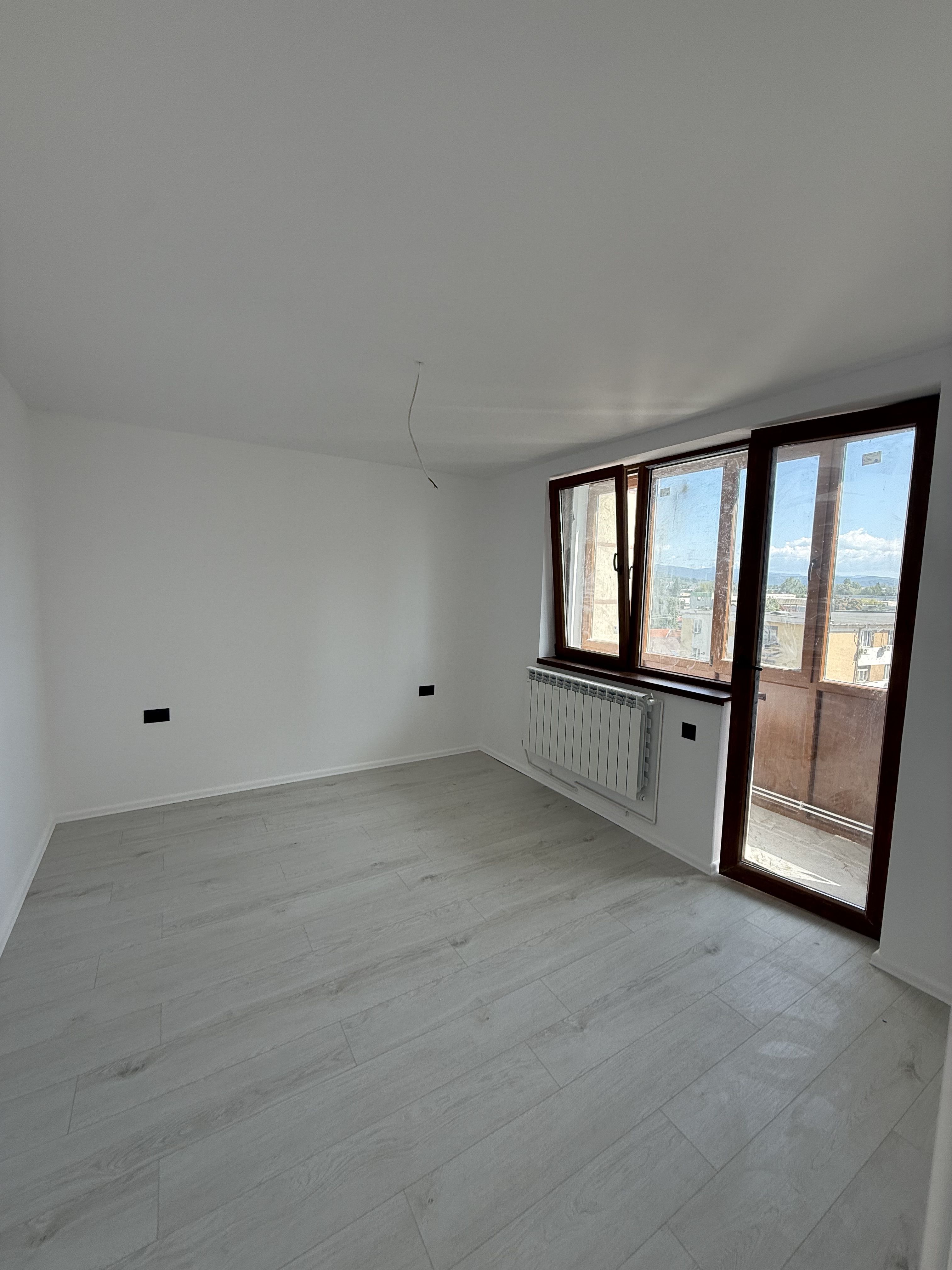 Apartament 3 camere renovat ca la carte zona OMV Campina — fotografia 3