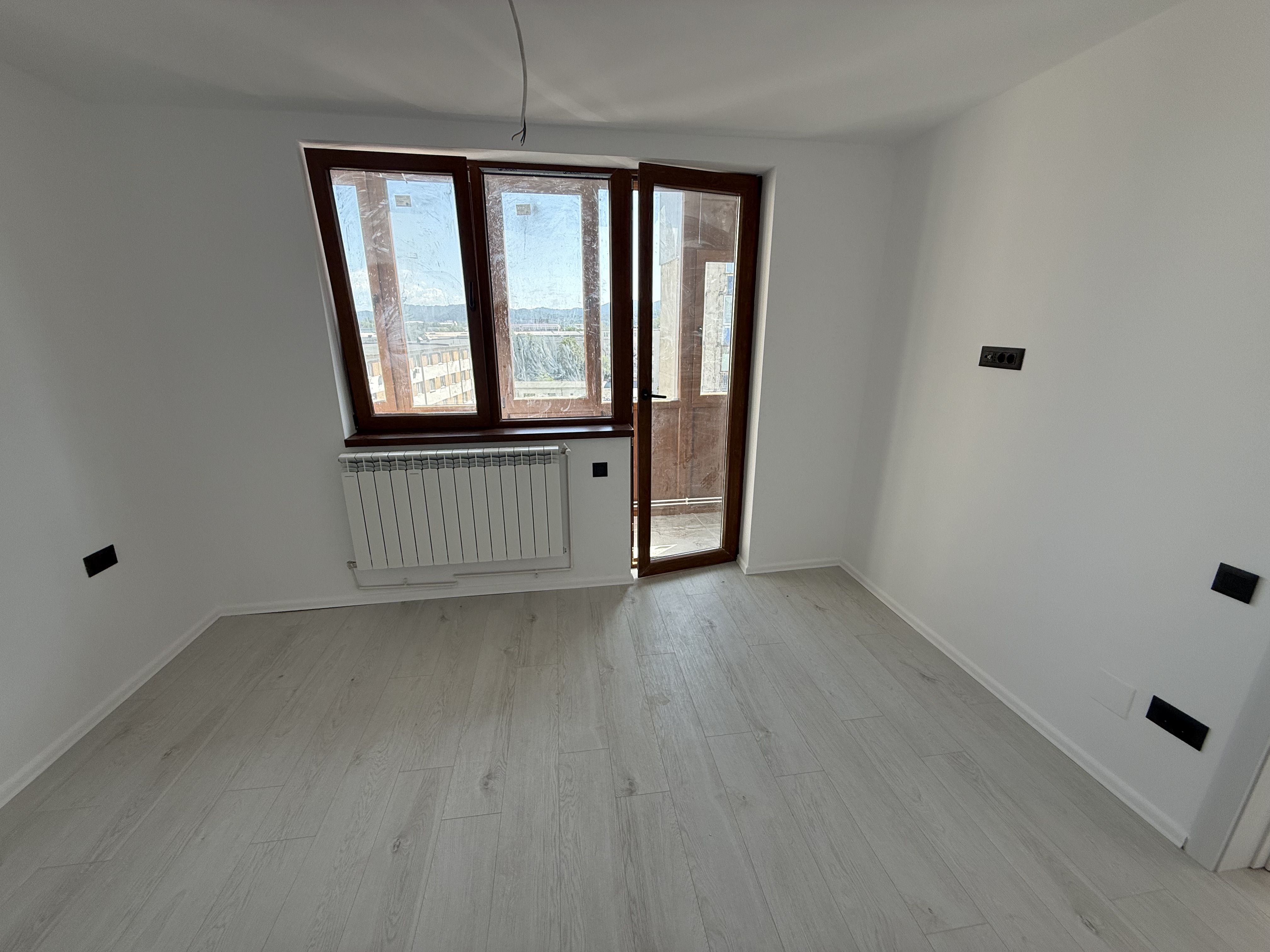 Apartament 3 camere renovat ca la carte zona OMV Campina — fotografia 4