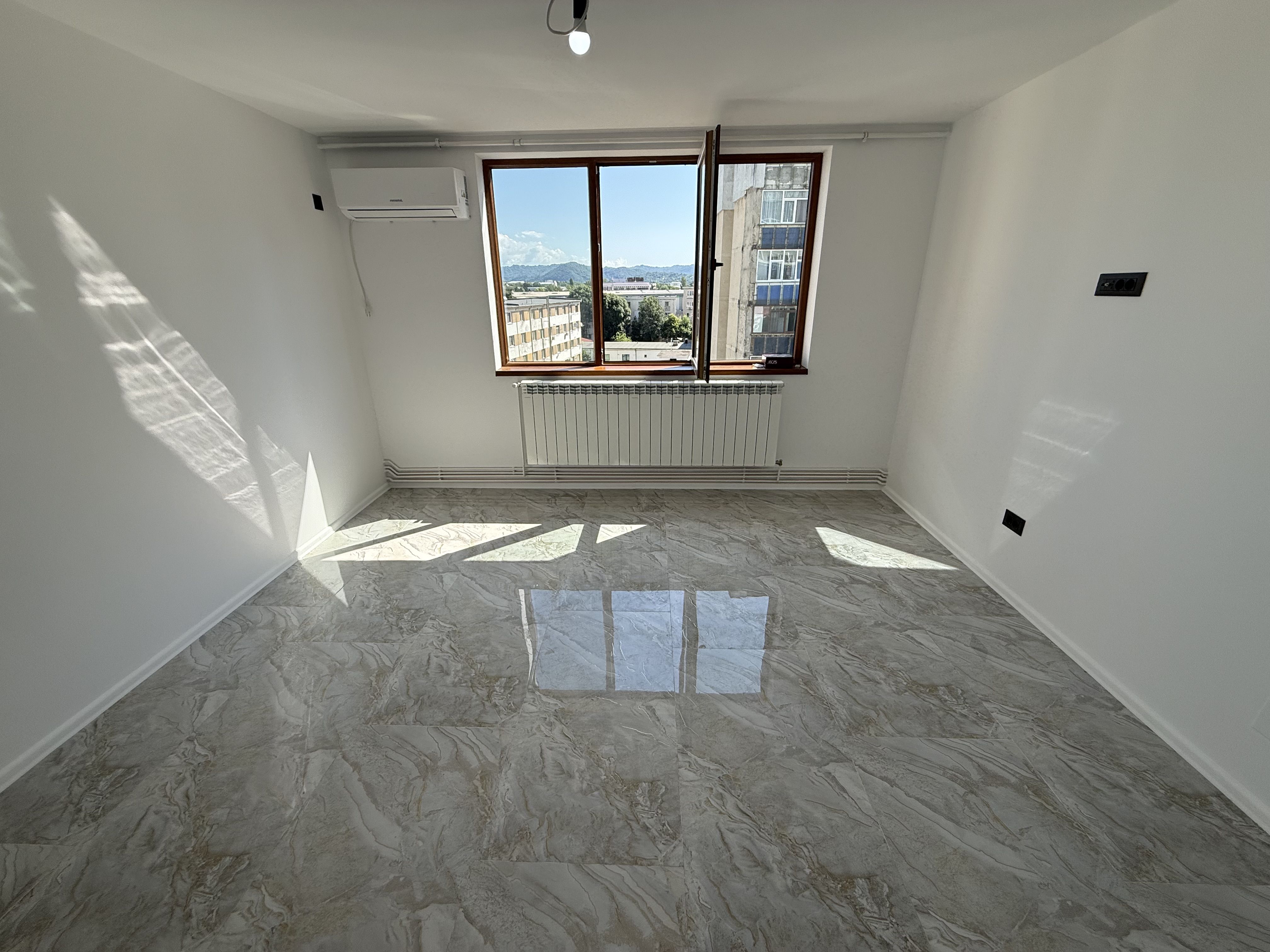 Apartament 3 camere renovat ca la carte zona OMV Campina — fotografia 5