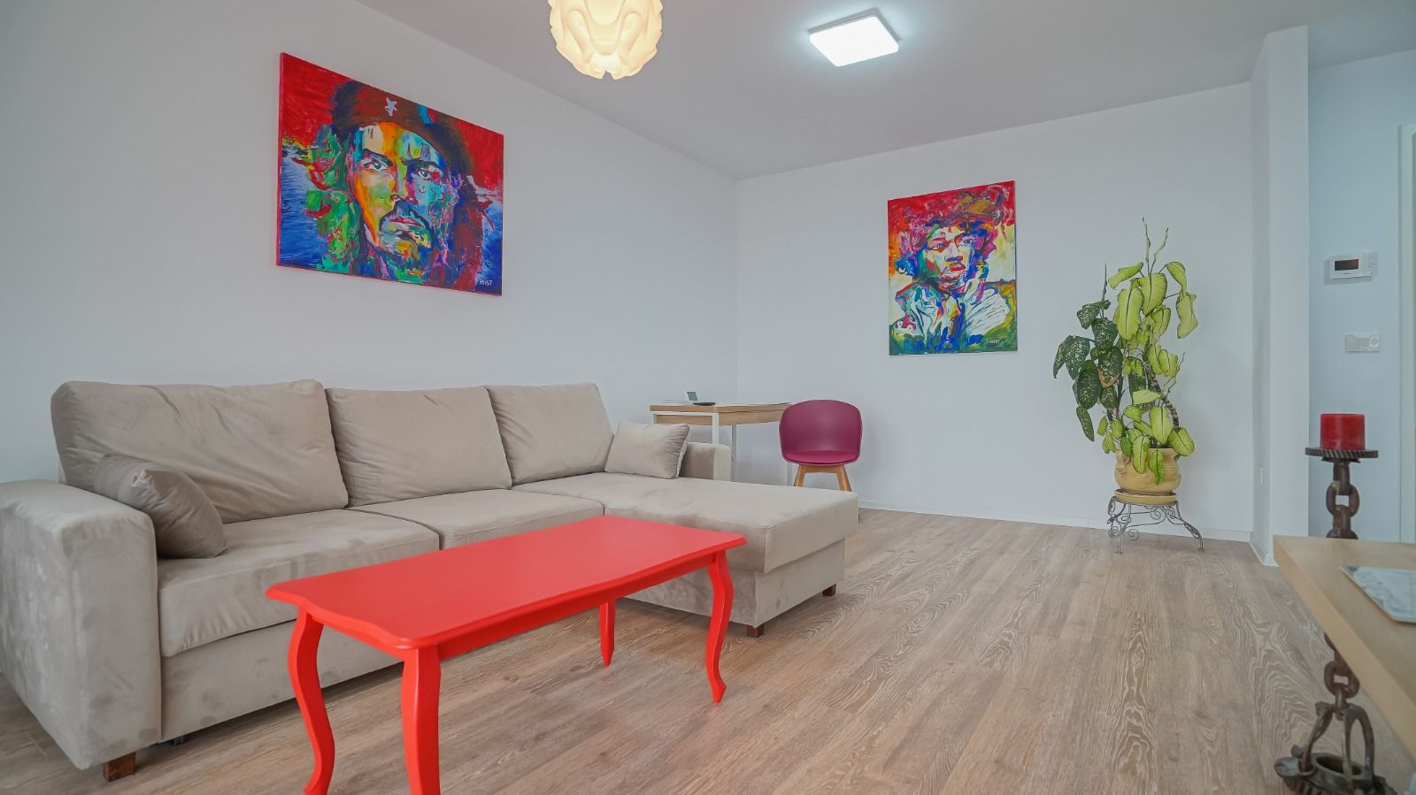 Coresi Urban Vibe | Apartament modern cu vedere directă la pietonală — fotografia 3