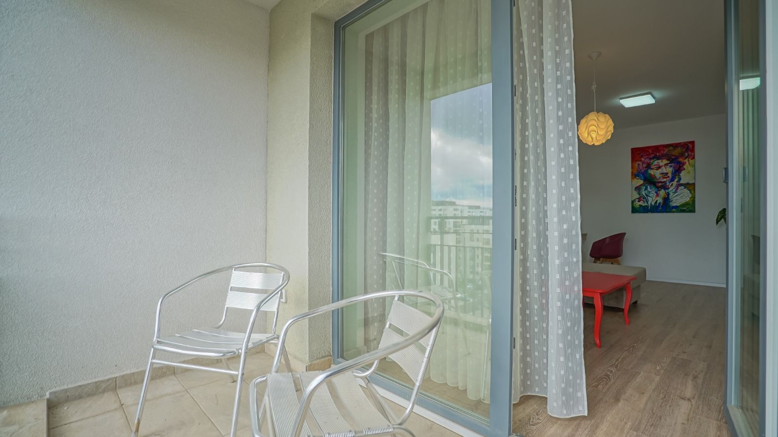 Coresi Urban Vibe | Apartament modern cu vedere directă la pietonală — fotografia 5