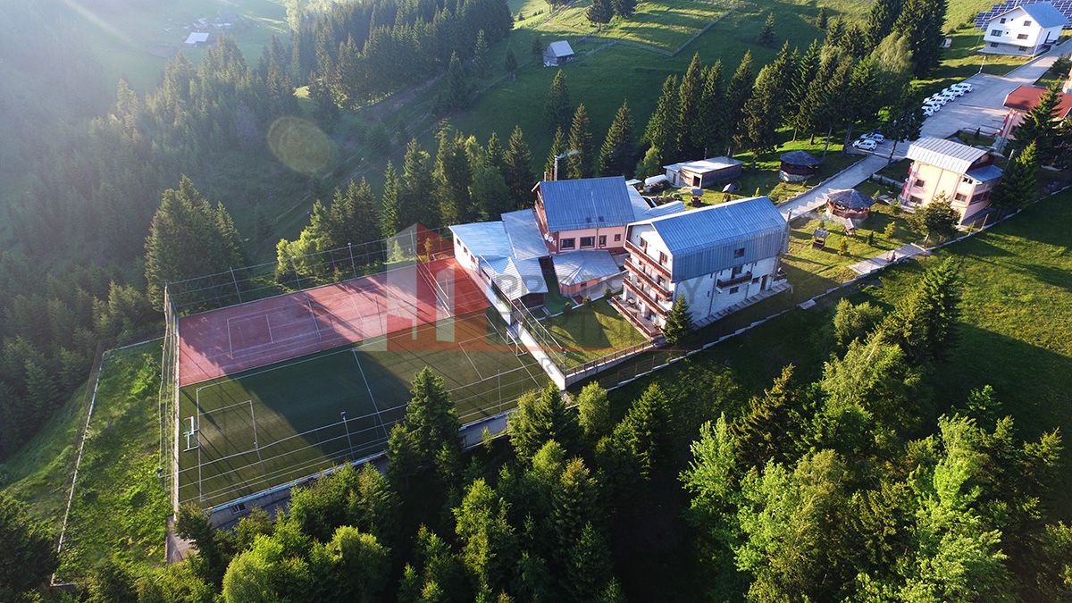 Resort 4 Stele de Vânzare | Fundata Brașov | 45.000mp | 43 Unități | — fotografia 4