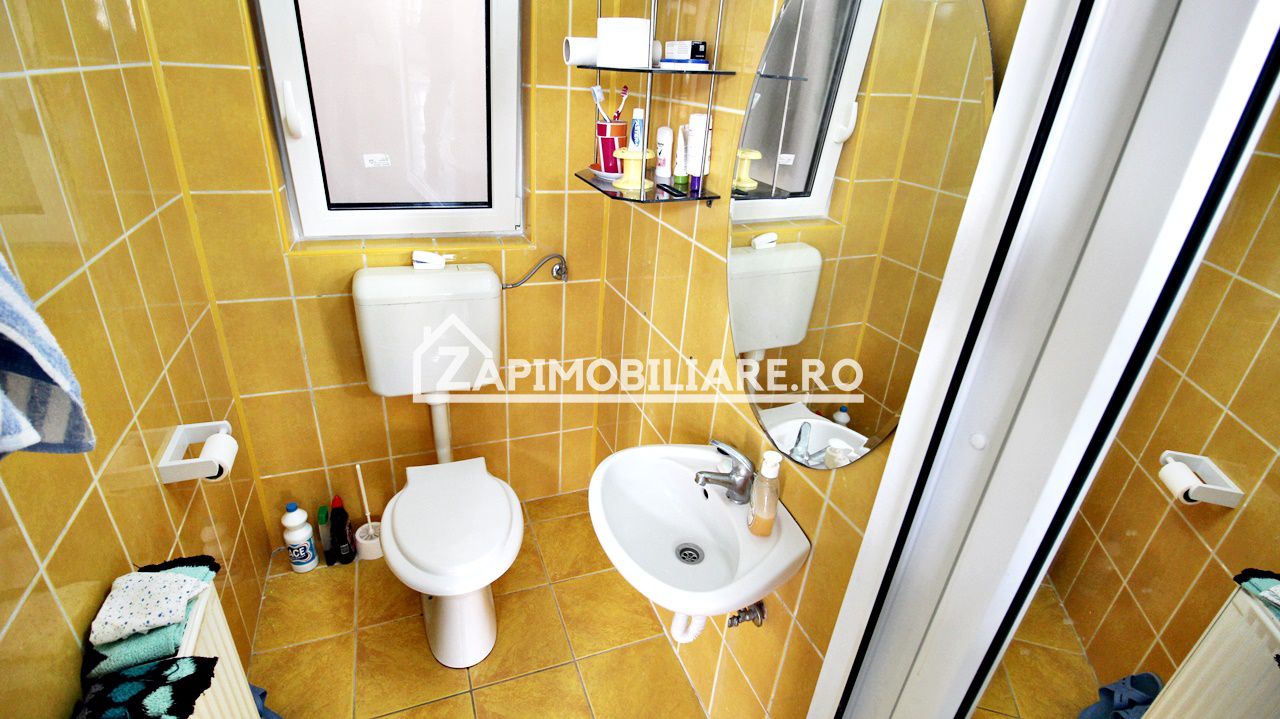 Casa 5 camere,3 băi,180 mp.teren 371 mp.Central — fotografia 4