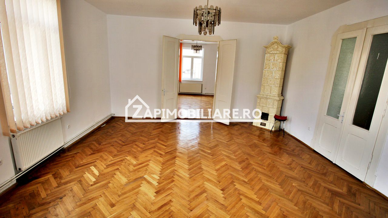 Casa 5 camere,3 băi,180 mp.teren 371 mp.Central — fotografia 7