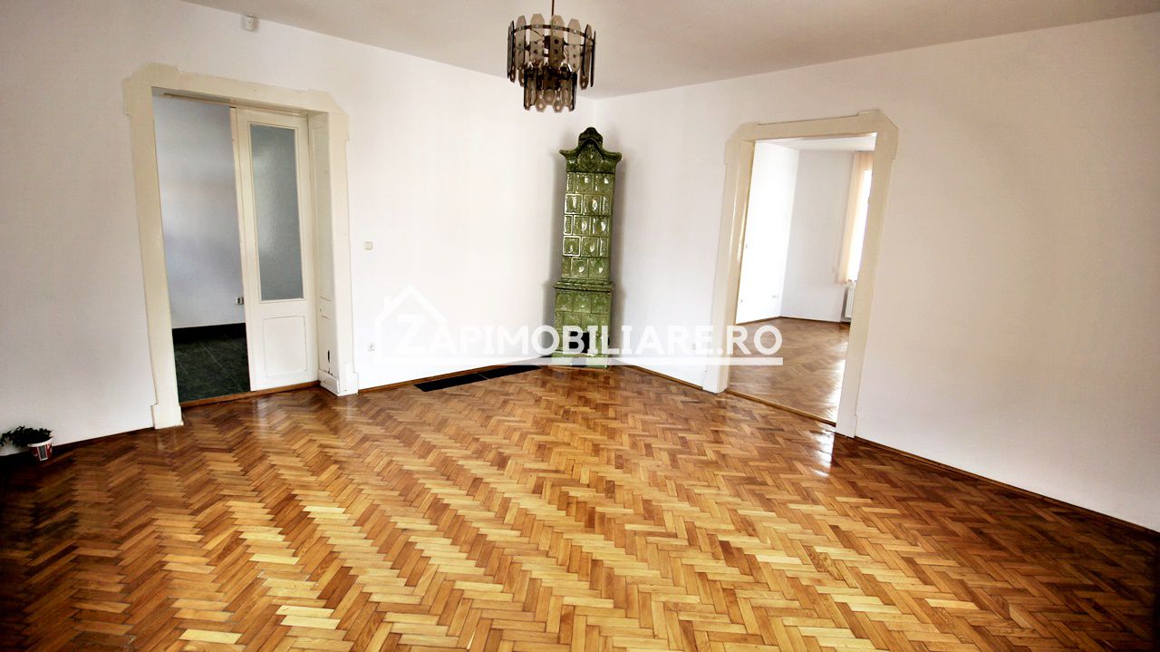 Casa 5 camere,3 băi,180 mp.teren 371 mp.Central — fotografia 8