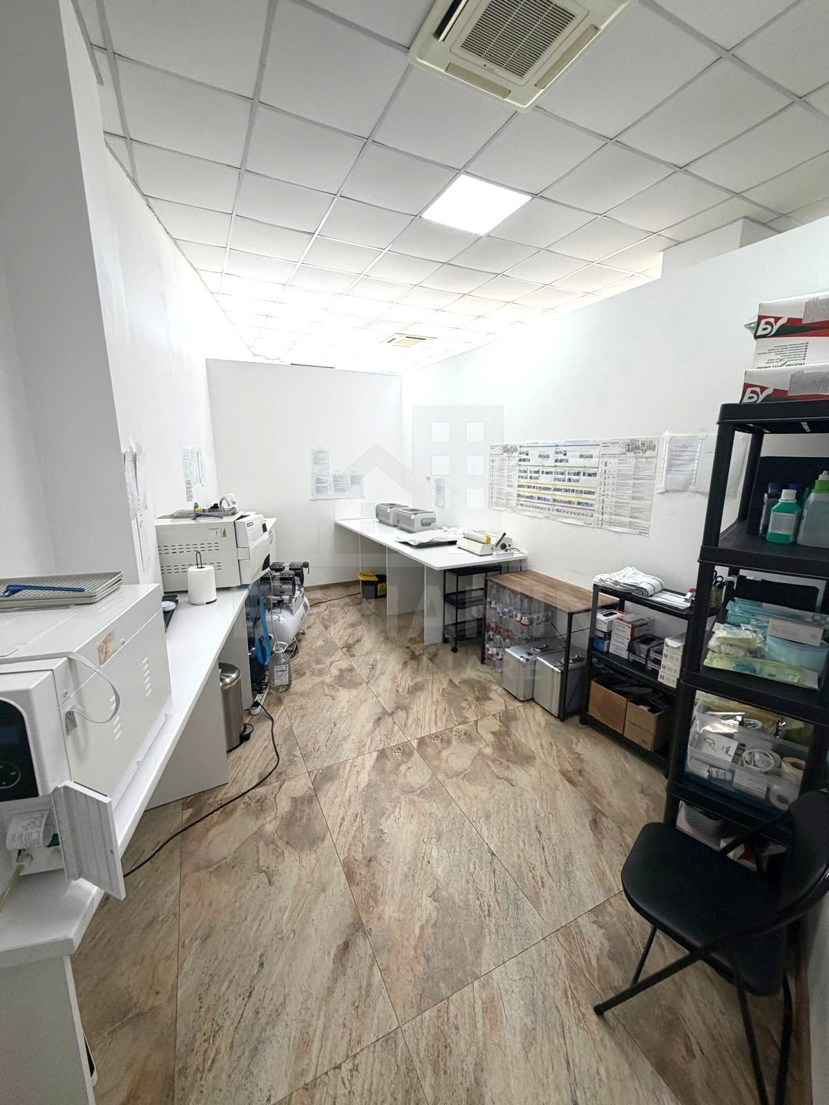 Spatiu comercial pe Bulevardul Decebal - Rovine - Helmat 100mp — fotografia 8