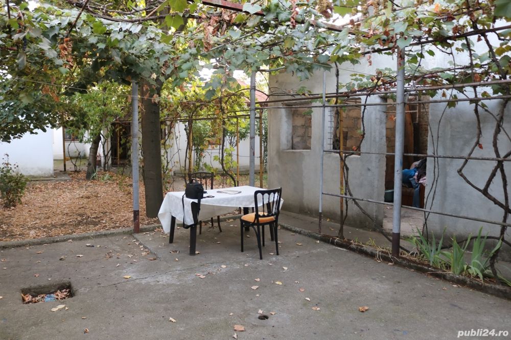 Vand casă cu teren. — fotografia 4