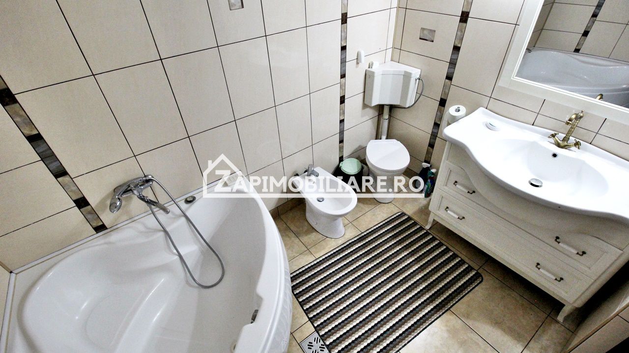 Casa 5 camere, 250 mp,3 băi,2.500mp teren,  0% comision — fotografia 6