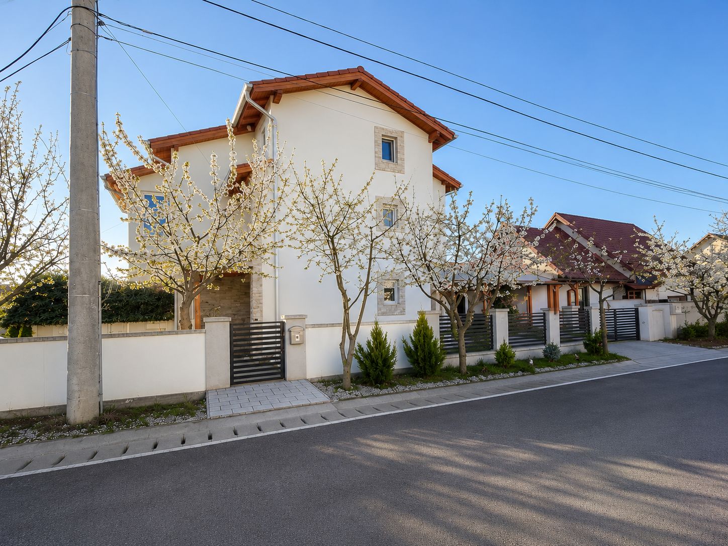 Duplex Spațios cu 3 Dormitoare și Curte Amenajată — fotografia 8