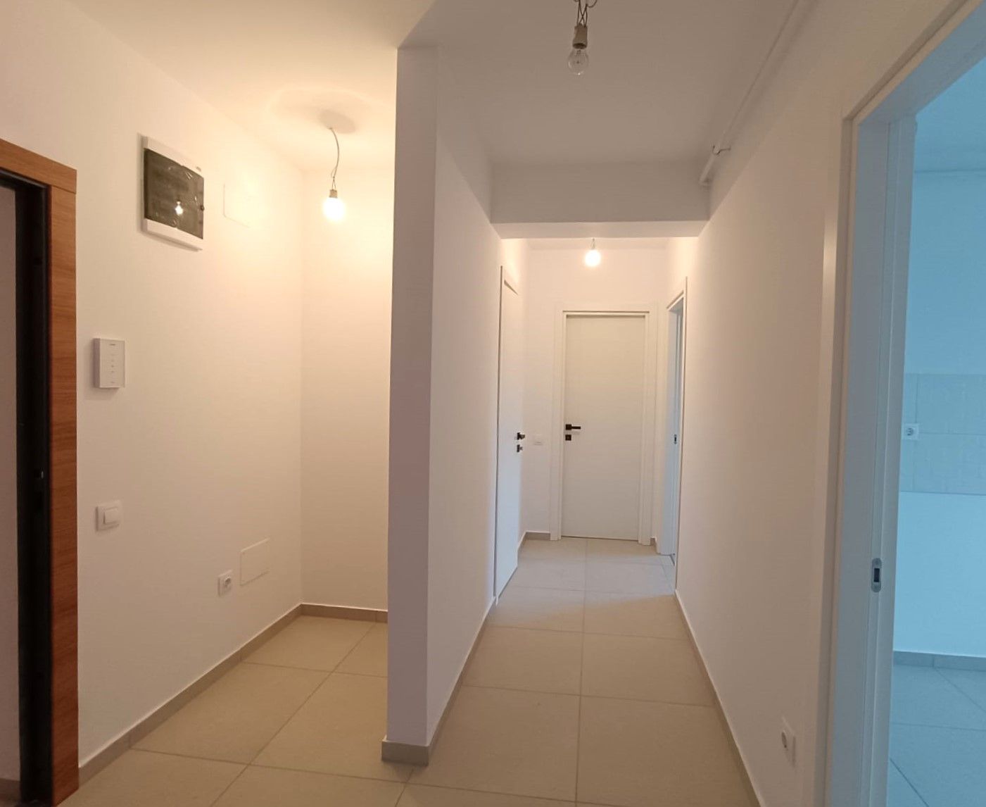 Vanzare apartament nou 2 camere Intabulat nou nelocuit  zona Tractorul — fotografia 3