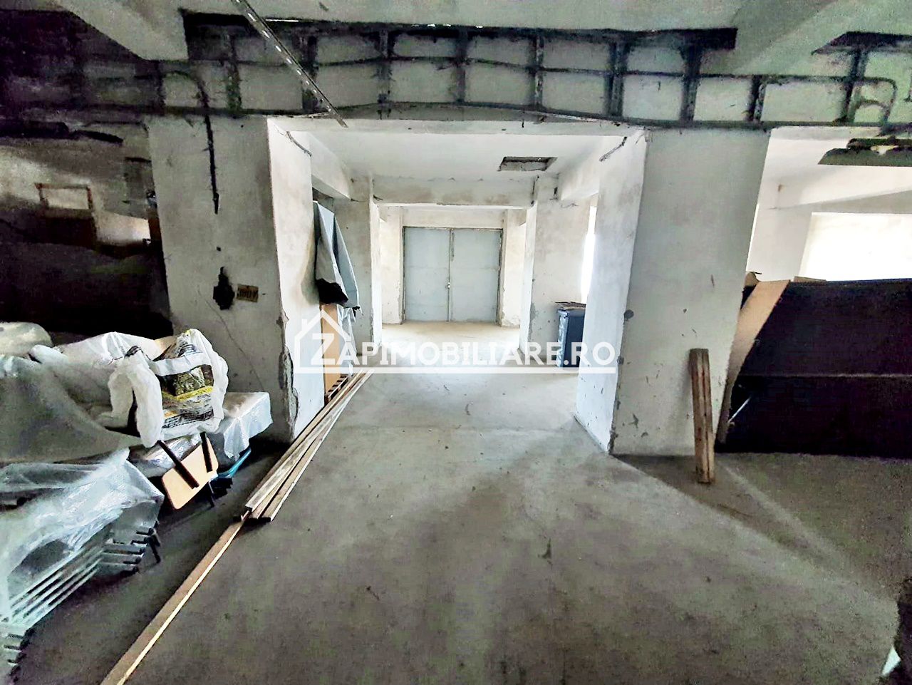 Spatii de depozitare si servise la parter,106 mp.80mp,36mp — fotografia 4