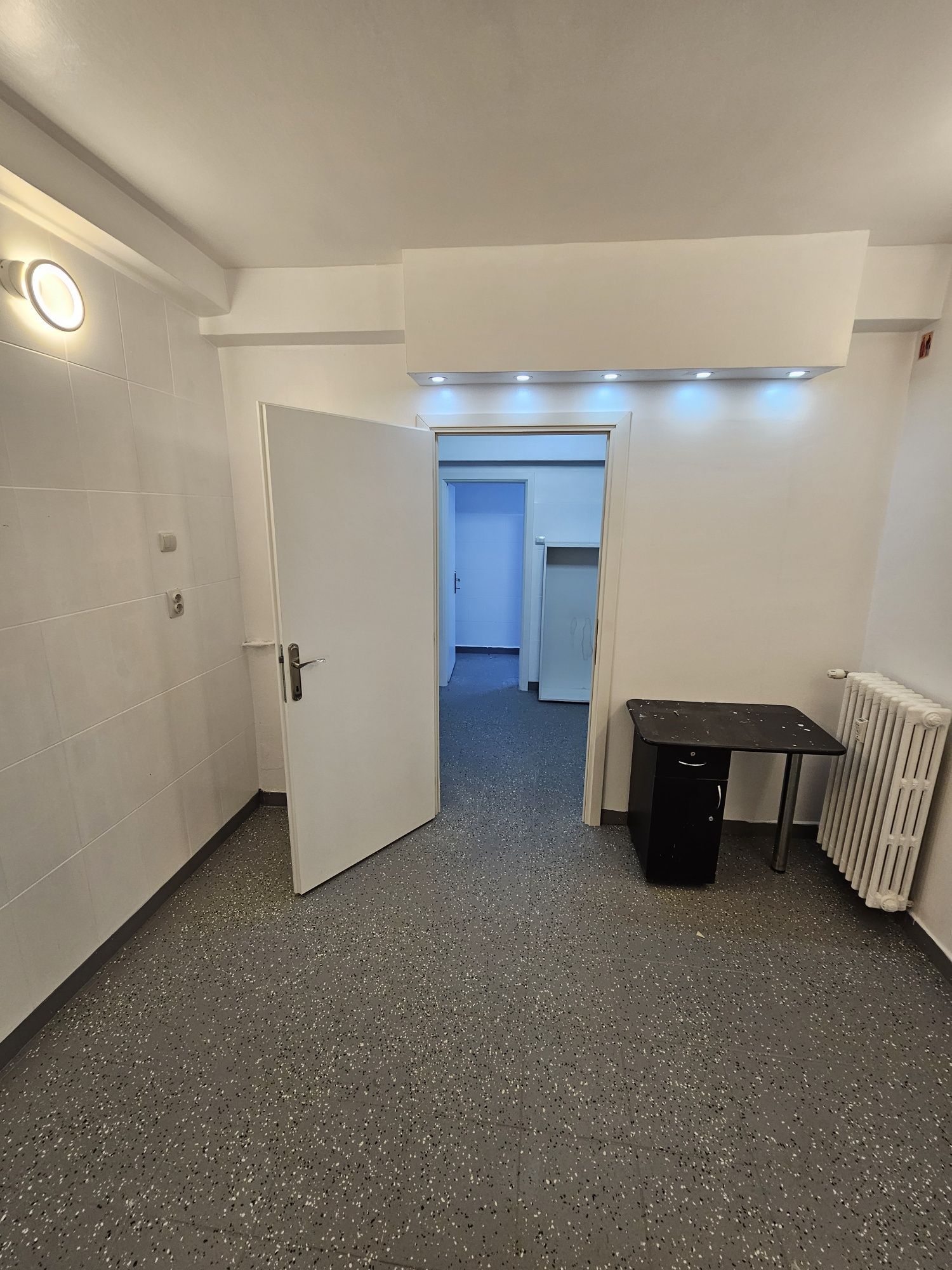 Spatiu Ultracentral Piata Calea Victoriei Moxa Romana — fotografia 4