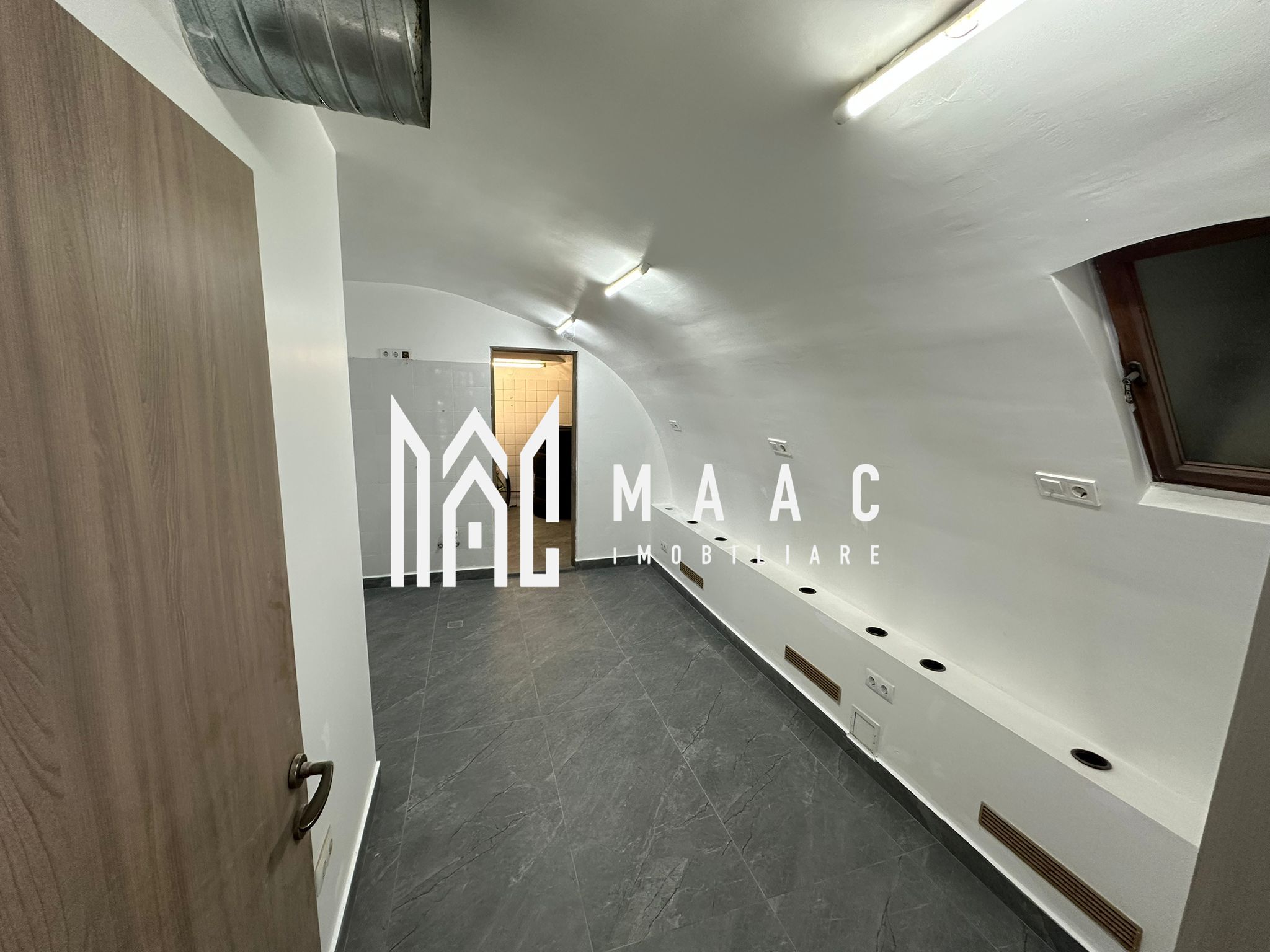 Spațiu comercial I 55 mp I Bucătărie I Gr. Sanitar I Central — fotografia 3