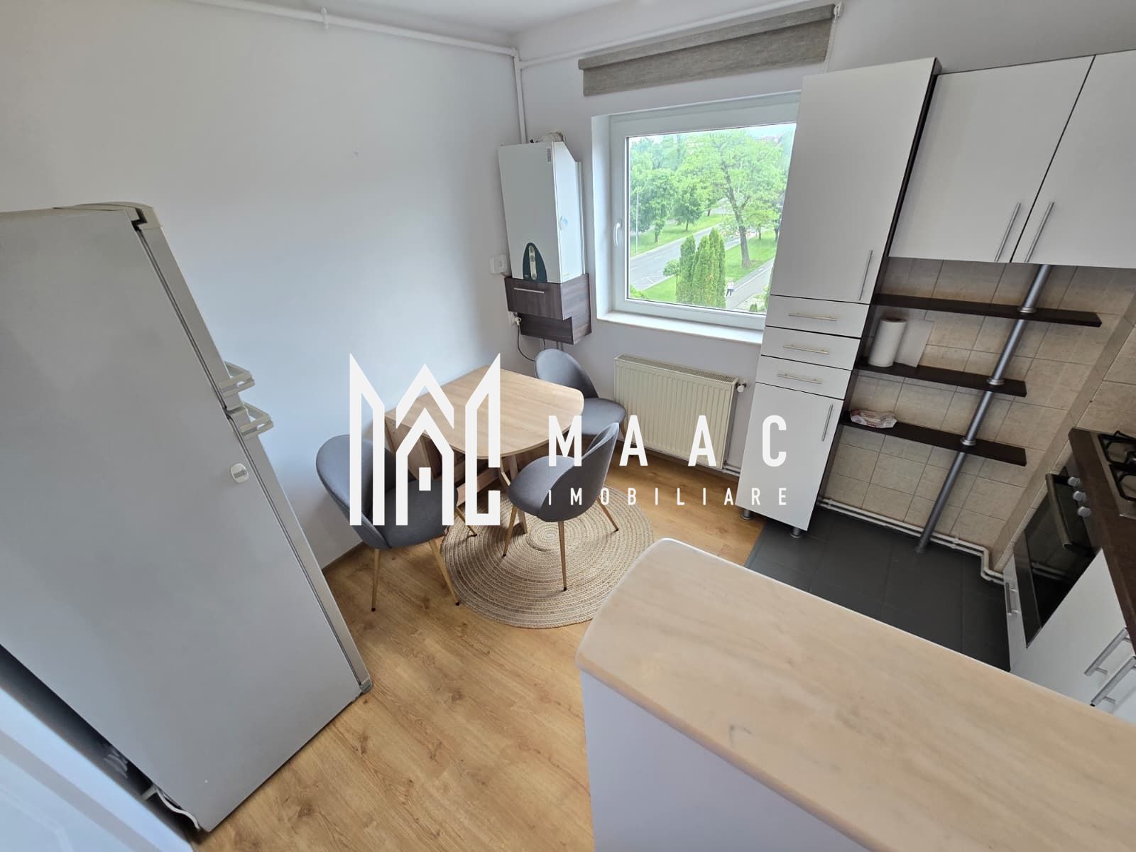 Apartament 3 camere decomandate 2 bai etaj 3 Zona Terezian — fotografia 3
