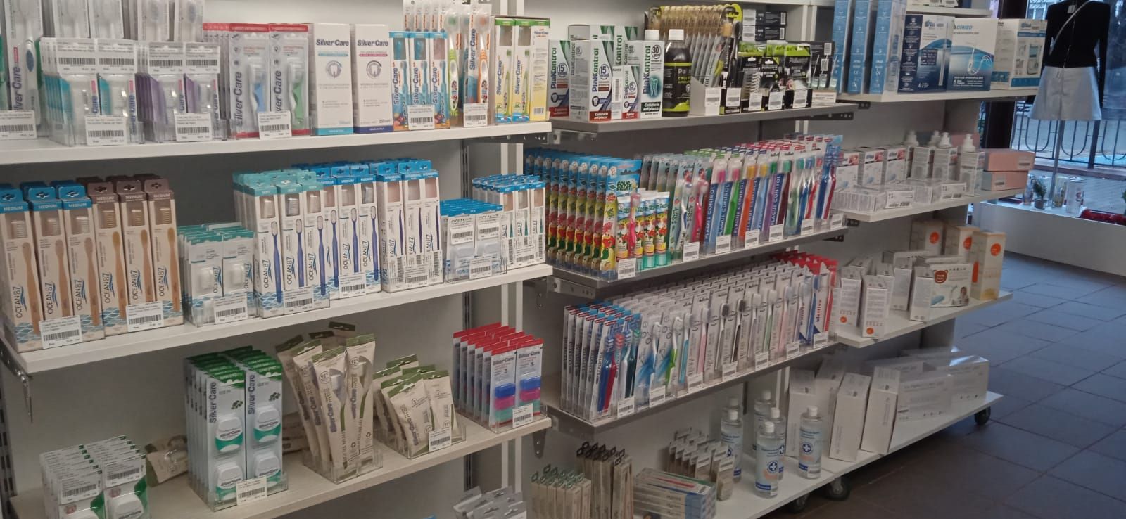 Spațiu comercial ultracentral, 200 mp singurul vad 100% pietonal Roman — fotografia 16