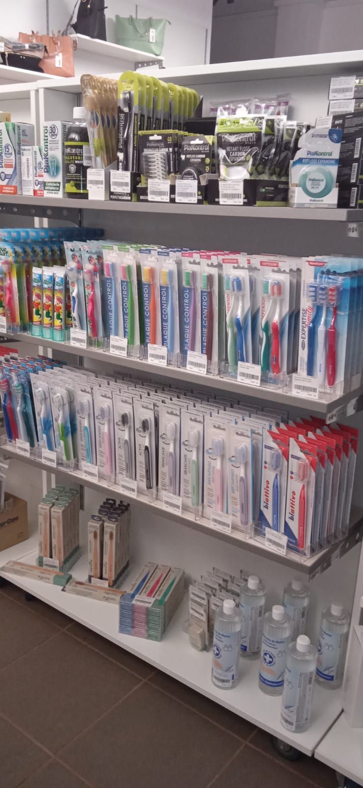 Spațiu comercial ultracentral, 200 mp singurul vad 100% pietonal Roman — fotografia 17