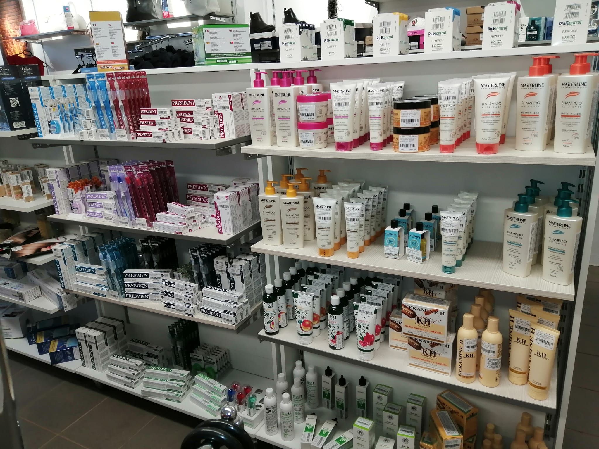 Spațiu comercial ultracentral, 200 mp singurul vad 100% pietonal Roman — fotografia 18