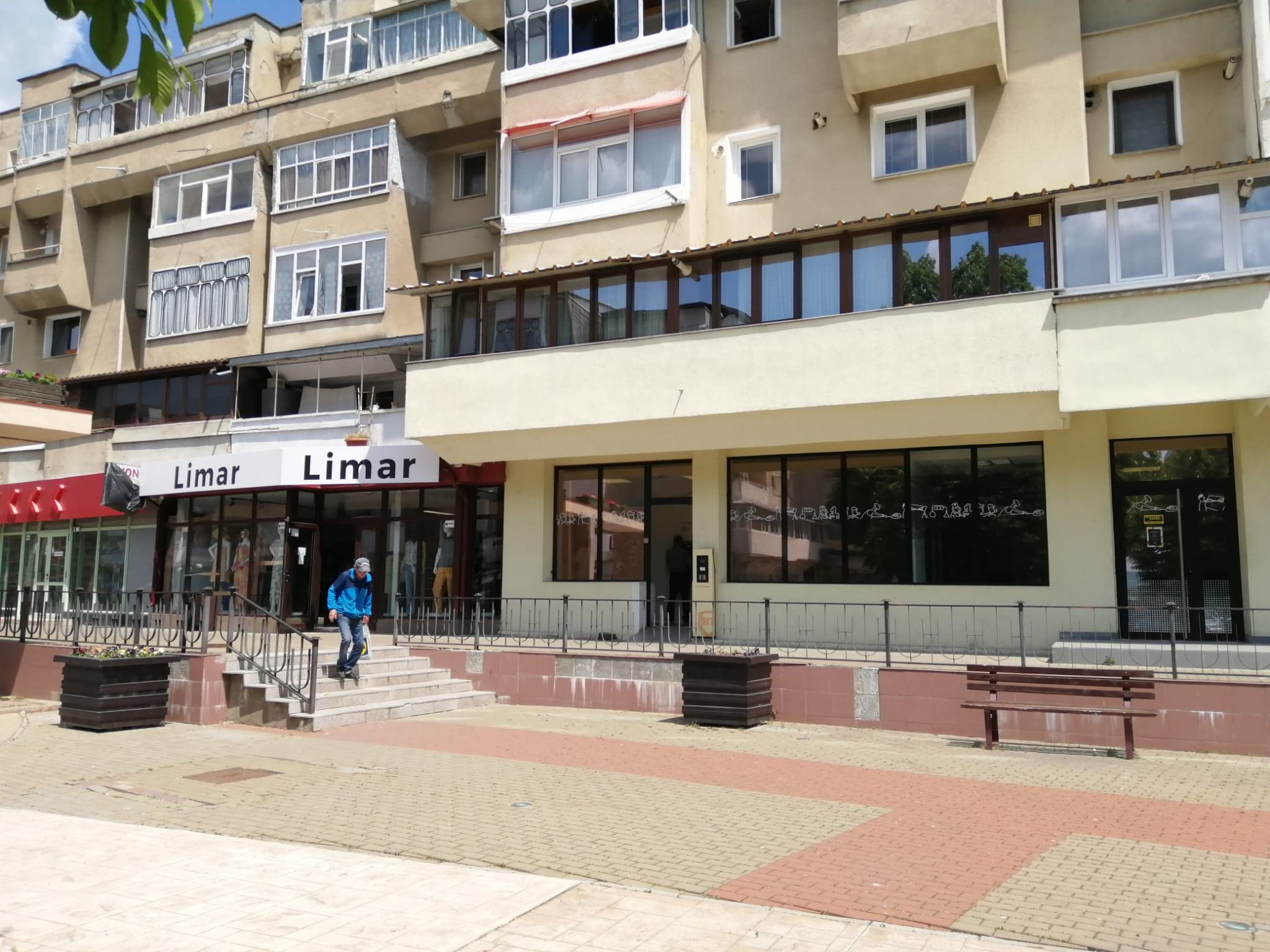 Spațiu comercial ultracentral, 200 mp singurul vad 100% pietonal Roman — fotografia 3