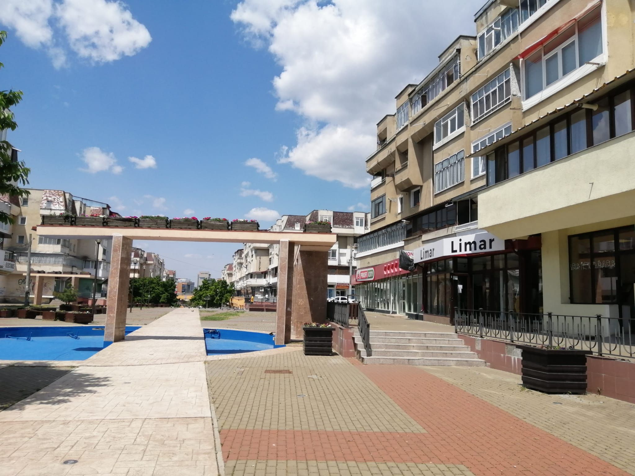 Spațiu comercial ultracentral, 200 mp singurul vad 100% pietonal Roman — fotografia 4