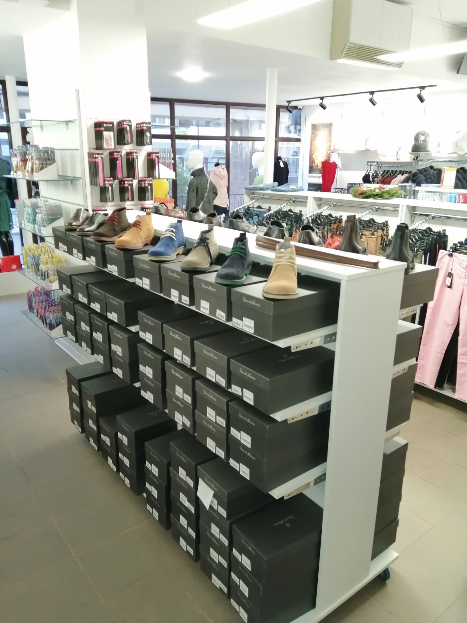 Spațiu comercial ultracentral, 200 mp singurul vad 100% pietonal Roman — fotografia 9