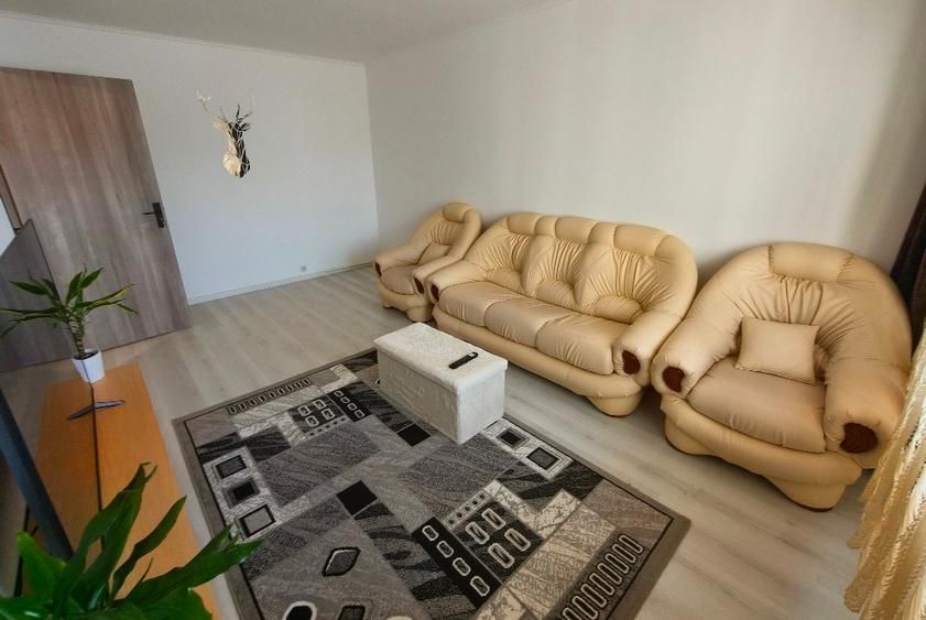 BRASADAS vinde ap 3 cam etaj 3/4 în Micro 17.