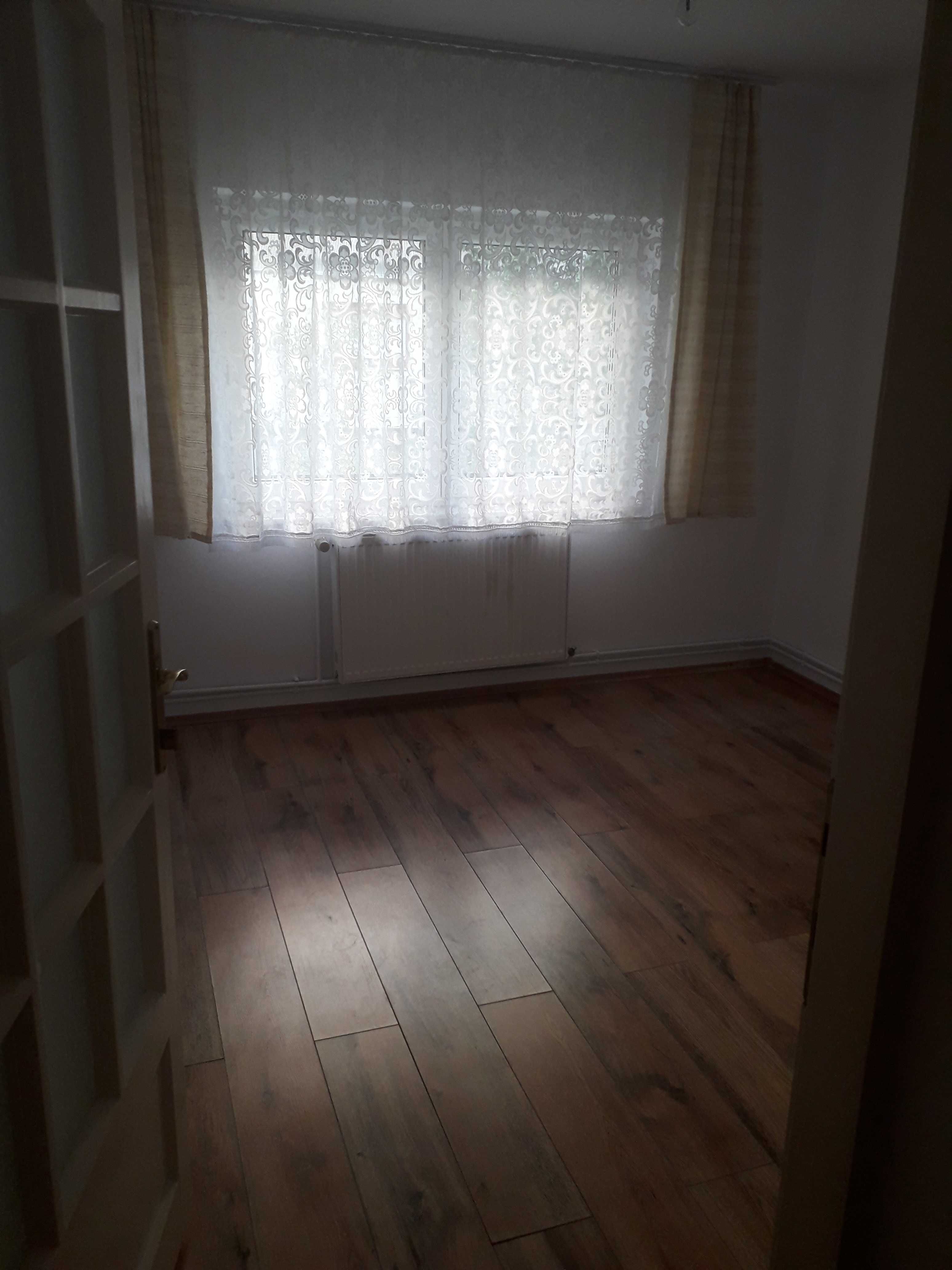 Vând apartament 3 camere , micro 17, destinație spțiu comercial — fotografia 5