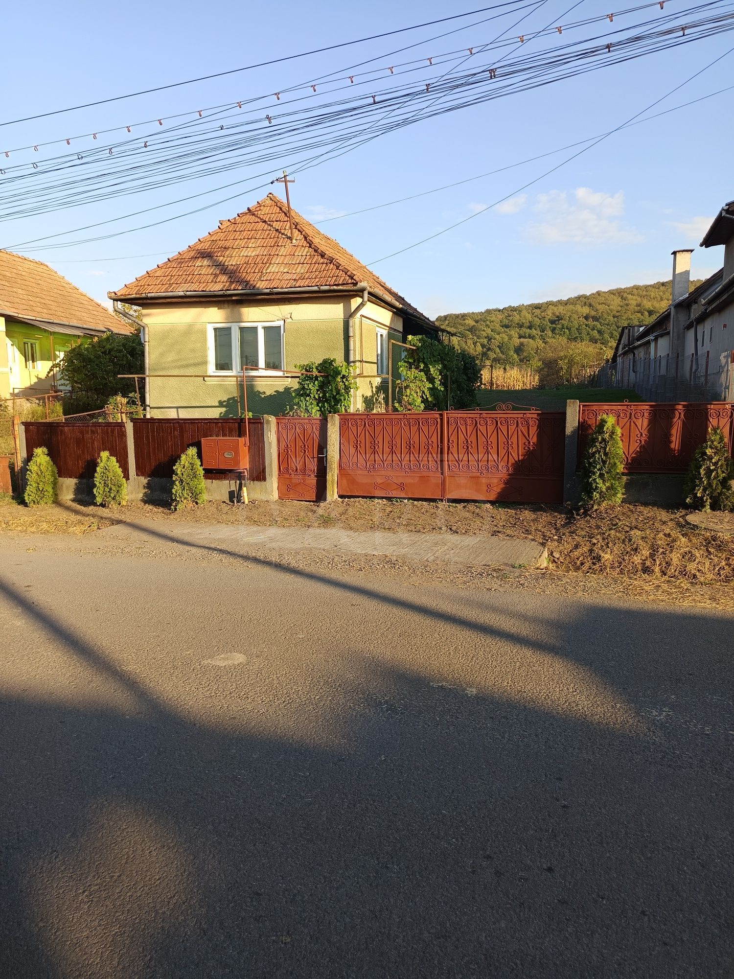 Vând casă in Ernei de 66 mp si teren in suprafață de 2530 mp — fotografia 2